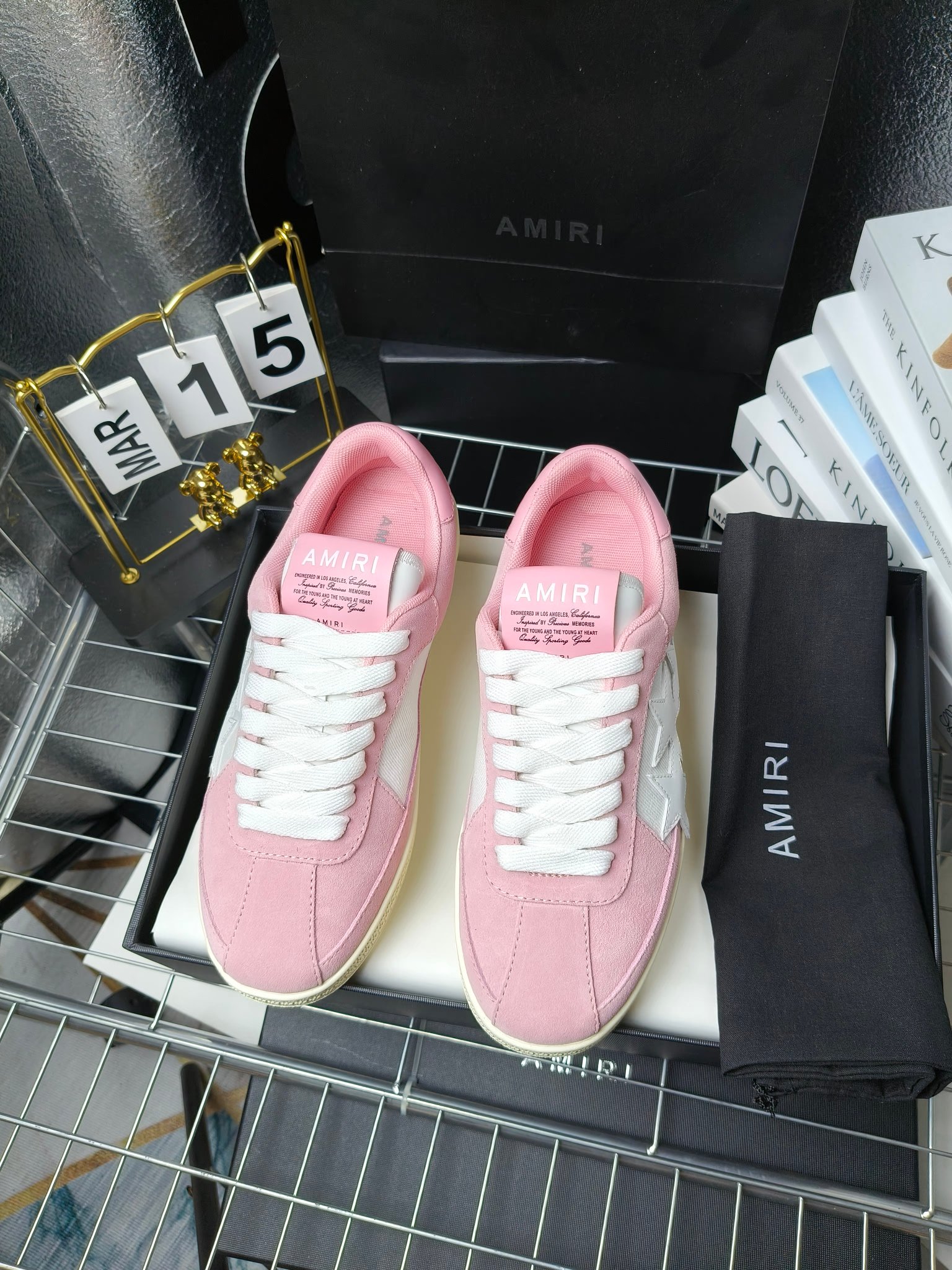 AMIRI
埃米尔24SS新款休闲,
经典的鞋身LOOGO标志,让流行元素和品牌融🎊🎊为一体让时尚更为耀眼。💰鞋面采用经典配色进行拼接打造层次感。牛皮和磨砂皮搭配质感也非常规!💙橡胶发泡多层次多种颜色💥的组合让更轻巧脚感更舒适,🎉🎉🎉各明星 博主 网红推荐款,🚵🏻逛街 聚会 旅游必不可少的一款。
码数:女款35—40(41订做不退换)
男款 38—45(46订做不退换)
p230