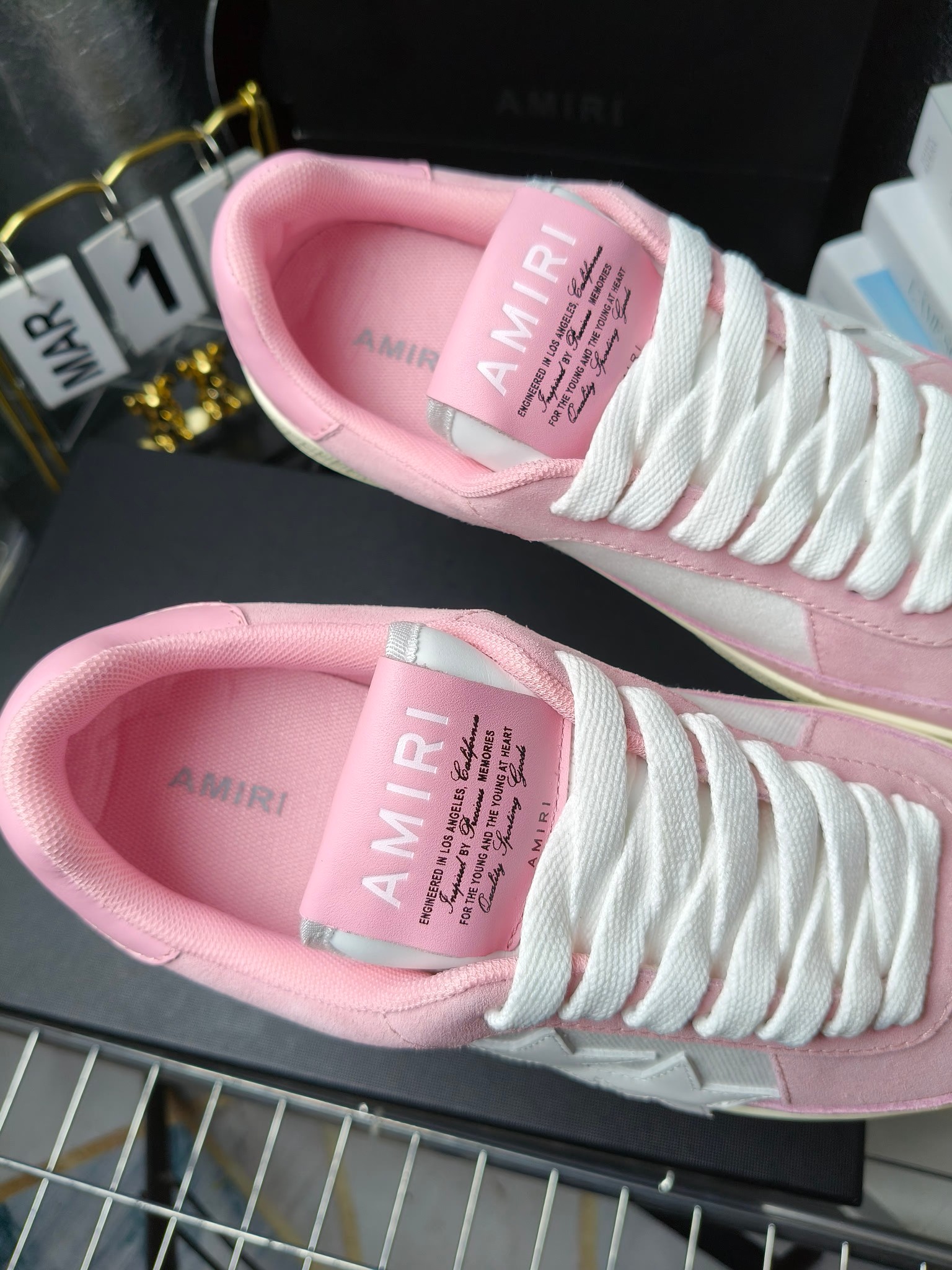 AMIRI
埃米尔24SS新款休闲,
经典的鞋身LOOGO标志,让流行元素和品牌融🎊🎊为一体让时尚更为耀眼。💰鞋面采用经典配色进行拼接打造层次感。牛皮和磨砂皮搭配质感也非常规!💙橡胶发泡多层次多种颜色💥的组合让更轻巧脚感更舒适,🎉🎉🎉各明星 博主 网红推荐款,🚵🏻逛街 聚会 旅游必不可少的一款。
码数:女款35—40(41订做不退换)
男款 38—45(46订做不退换)
p230