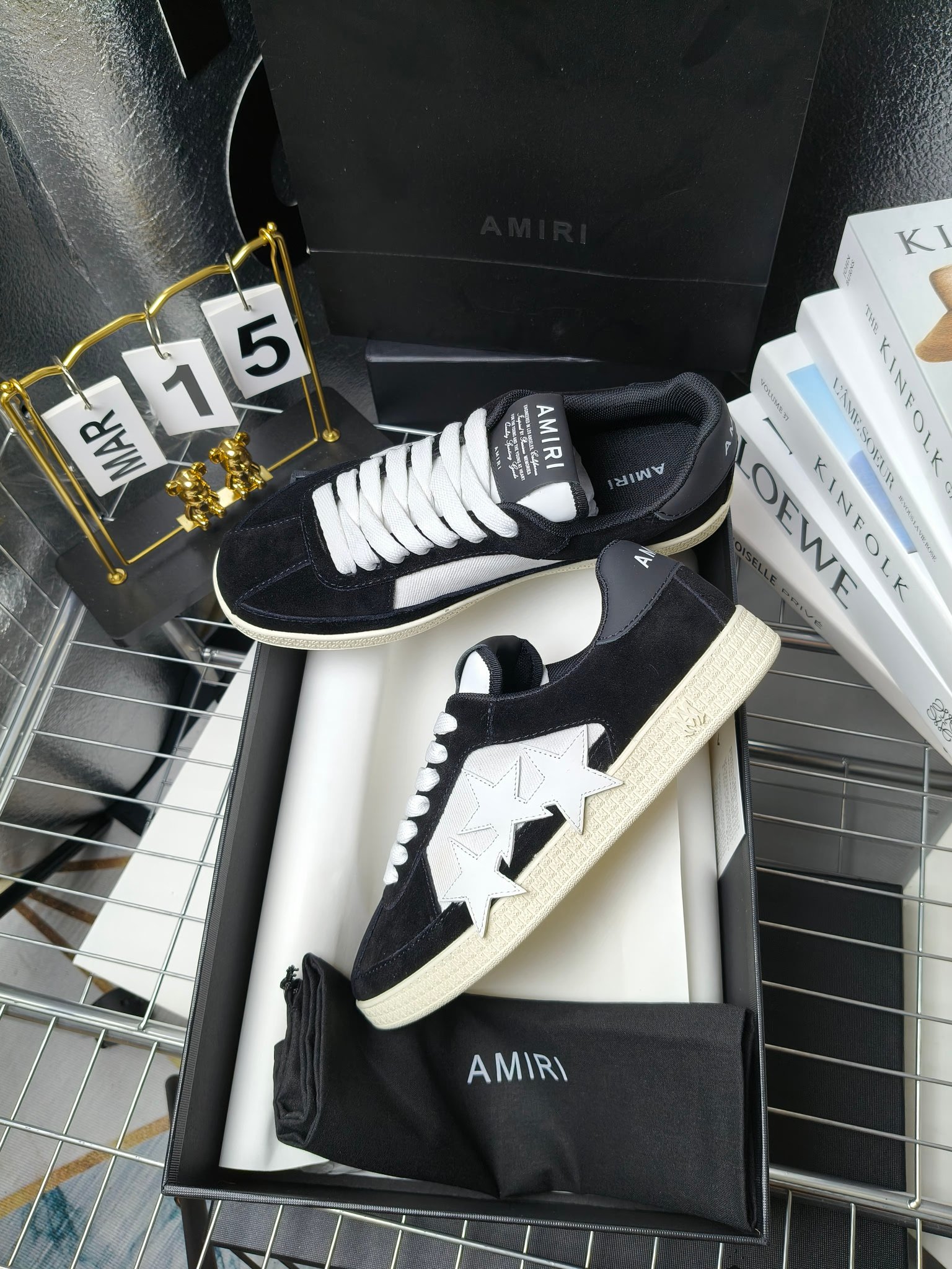 AMIRI
埃米尔24SS新款休闲,
经典的鞋身LOOGO标志,让流行元素和品牌融🎊🎊为一体让时尚更为耀眼。💰鞋面采用经典配色进行拼接打造层次感。牛皮和磨砂皮搭配质感也非常规!💙橡胶发泡多层次多种颜色💥的组合让更轻巧脚感更舒适,🎉🎉🎉各明星 博主 网红推荐款,🚵🏻逛街 聚会 旅游必不可少的一款。
码数:女款35—40(41订做不退换)
男款 38—45(46订做不退换)
p230