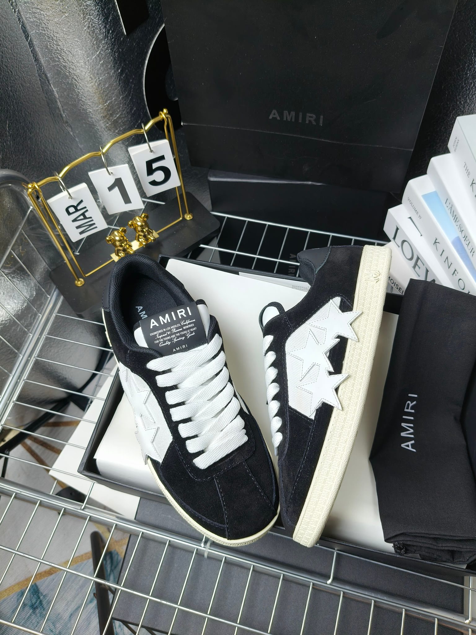 AMIRI
埃米尔24SS新款休闲,
经典的鞋身LOOGO标志,让流行元素和品牌融🎊🎊为一体让时尚更为耀眼。💰鞋面采用经典配色进行拼接打造层次感。牛皮和磨砂皮搭配质感也非常规!💙橡胶发泡多层次多种颜色💥的组合让更轻巧脚感更舒适,🎉🎉🎉各明星 博主 网红推荐款,🚵🏻逛街 聚会 旅游必不可少的一款。
码数:女款35—40(41订做不退换)
男款 38—45(46订做不退换)
p230