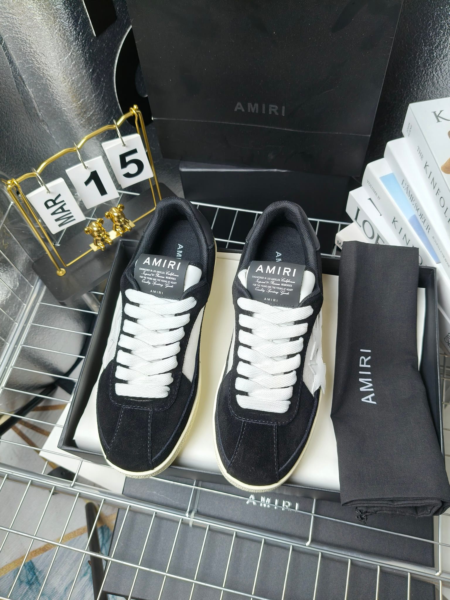 AMIRI
埃米尔24SS新款休闲,
经典的鞋身LOOGO标志,让流行元素和品牌融🎊🎊为一体让时尚更为耀眼。💰鞋面采用经典配色进行拼接打造层次感。牛皮和磨砂皮搭配质感也非常规!💙橡胶发泡多层次多种颜色💥的组合让更轻巧脚感更舒适,🎉🎉🎉各明星 博主 网红推荐款,🚵🏻逛街 聚会 旅游必不可少的一款。
码数:女款35—40(41订做不退换)
男款 38—45(46订做不退换)
p230