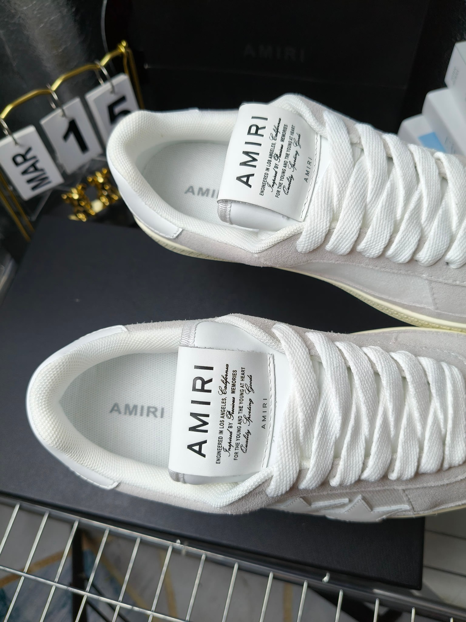 AMIRI
埃米尔24SS新款休闲，
经典的鞋身LOOGO标志，让流行元素和品牌融🎊🎊为一体让时尚更为耀眼。💰鞋面采用经典配色进行拼接打造层次感。牛皮和磨砂皮搭配质感也非常规！💙橡胶发泡多层次多种颜色💥的组合让更轻巧脚感更舒适，🎉🎉🎉各明星 博主 网红推荐款，🚵🏻逛街 聚会 旅游必不可少的一款。
 码数：女款35—40（41订做不退换）
 男款 38—45（46订做不退换）
p230