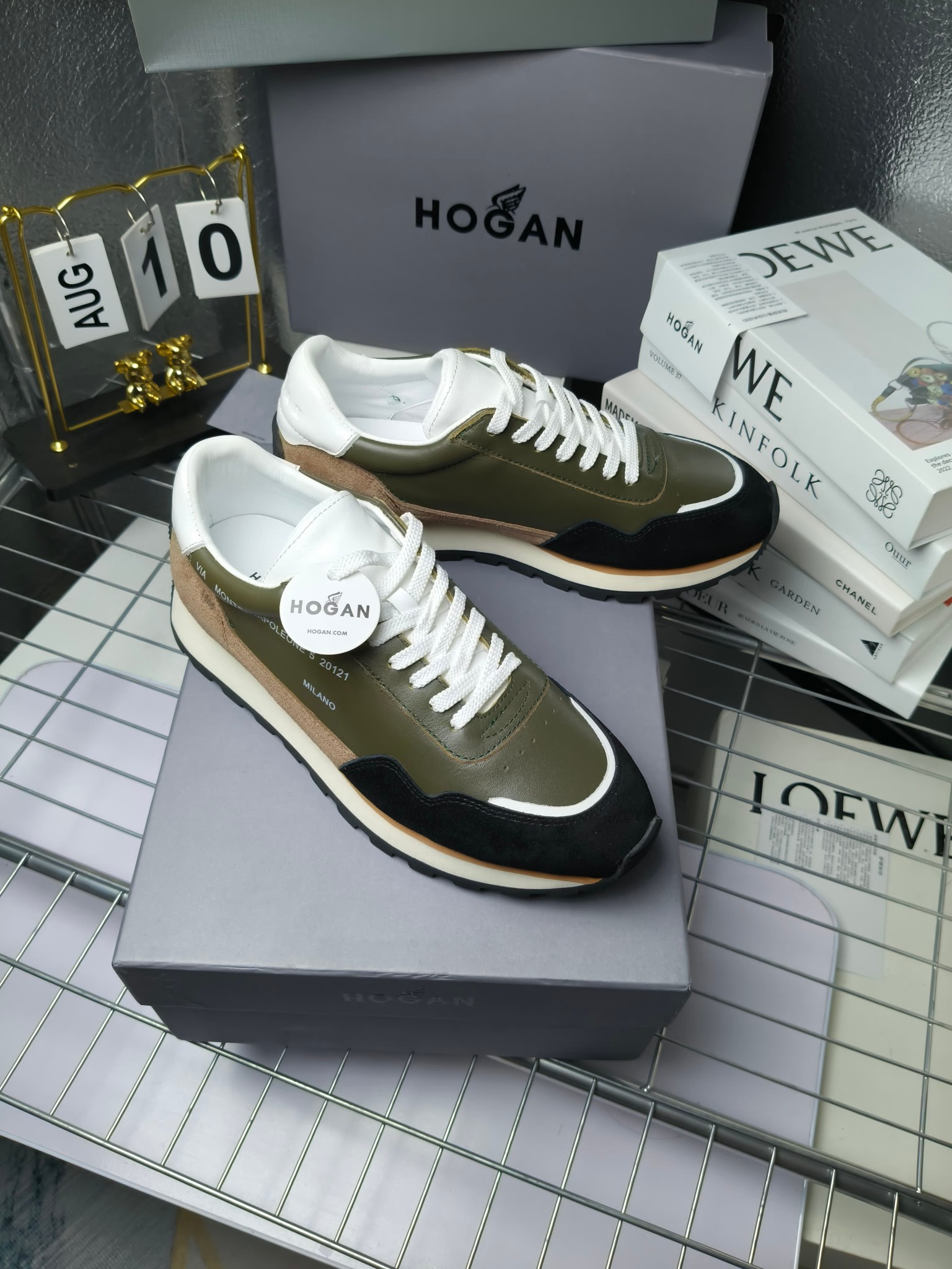 Hogan
散拿280套码大小单260
24/ 新款671系列 情侣 阿甘 休闲鞋运动鞋
沿边极度富有层次感,再加上经典品牌弱数字logo在鞋尾完美呈现,石洗技术圆圈围绕鞋履线标志,面料拼接,玩味十足,尽显时髦设计感,上脚即王者,穿上让你呼吸到1米8的空气,真的很飚~
✔️鞋面:进口牛皮和磨砂
✔️内里:羊皮
✔️大底:原版开模鞋底
✔️Size:#35-45(男45定做不退换)
散拿280大小订单260