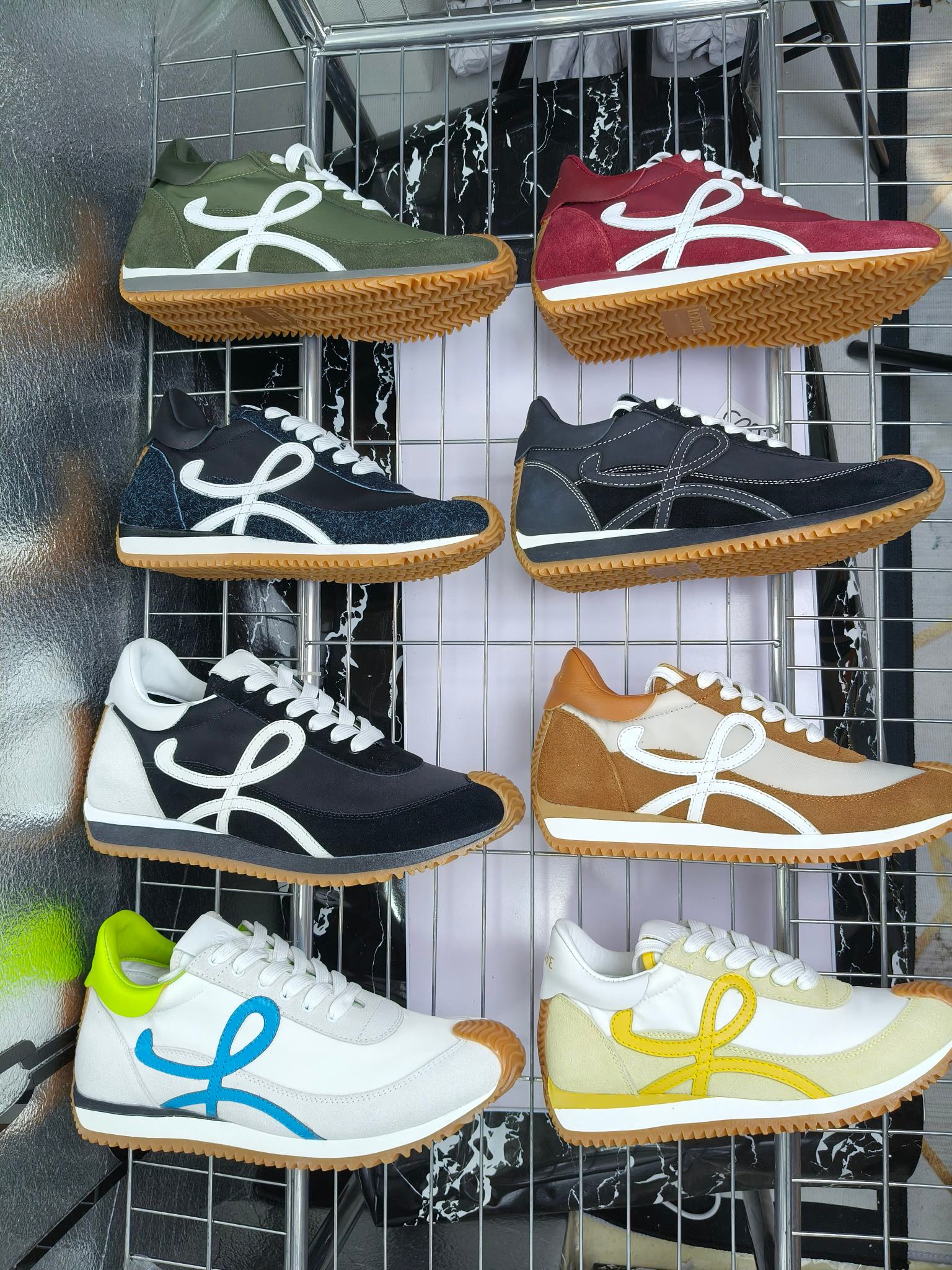 LOEWE
35-46
罗意威德训鞋情侣款配色集合图
欢迎实体店，批发档口，微商跨境电商合作
