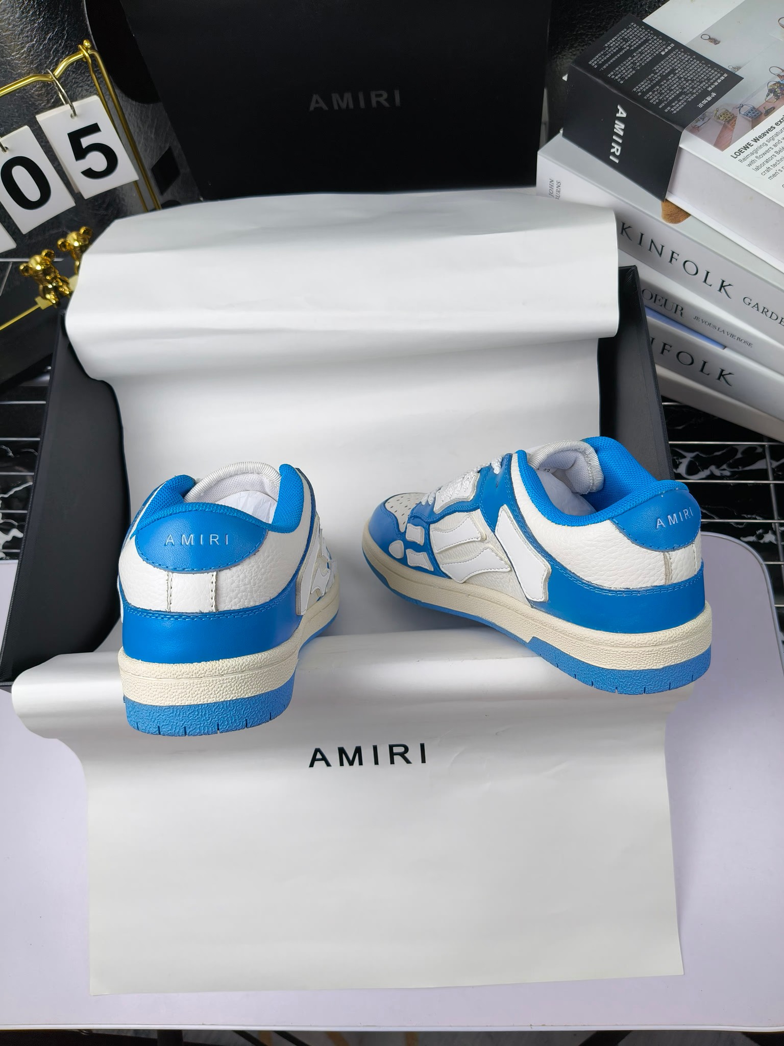 amiri
埃米尔 爆款滑板休闲鞋!
出厂260米兰国际 amiri 2024 早春优秀爆款🔥 代言🔥引领潮流!!
👍面料:原版进口头层磨砂牛皮+进口牛皮
👍内里:原版1:1内里+进口泡棉
👍扣饰:采用原版注塑工艺美观不伤皮面
👍垫脚:专用注塑鞋垫(原版1:1)
👍大底:橡胶+eva 耐磨大底
👍包装:原版全套高贵专柜包装
👍码数:女35-41男39-46
