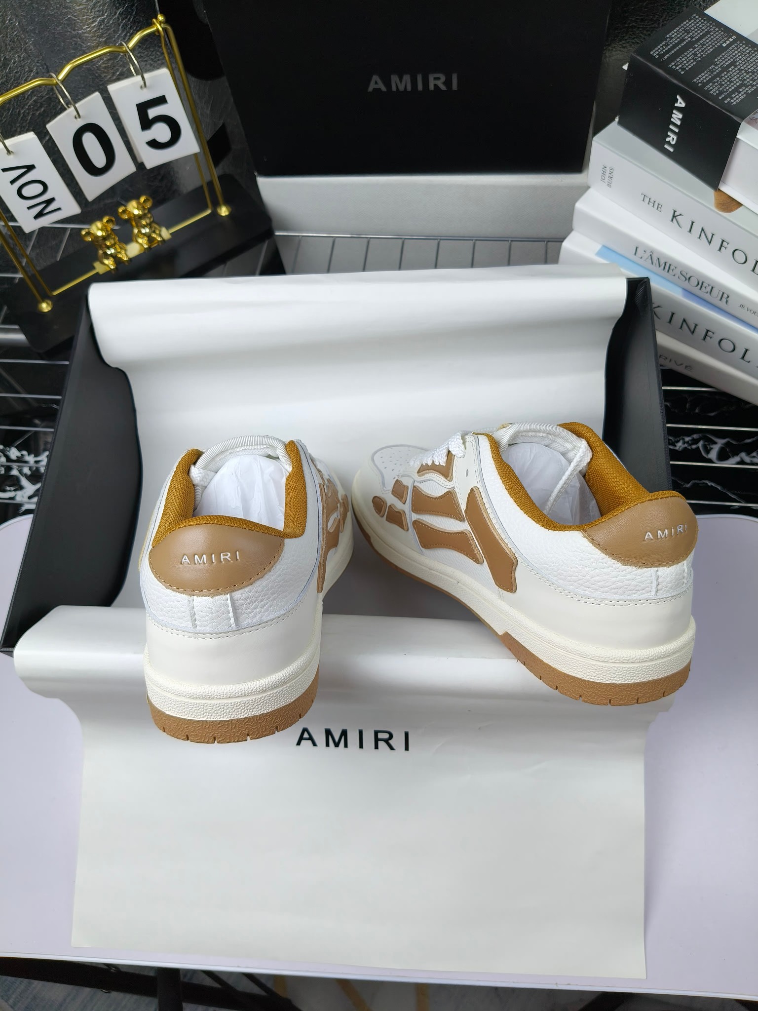 amiri
埃米尔 爆款滑板休闲鞋!
出厂260米兰国际 amiri 2024 早春优秀爆款🔥 代言🔥引领潮流!!
👍面料:原版进口头层磨砂牛皮+进口牛皮
👍内里:原版1:1内里+进口泡棉
👍扣饰:采用原版注塑工艺美观不伤皮面
👍垫脚:专用注塑鞋垫(原版1:1)
👍大底:橡胶+eva 耐磨大底
👍包装:原版全套高贵专柜包装
👍码数:女35-41男39-46