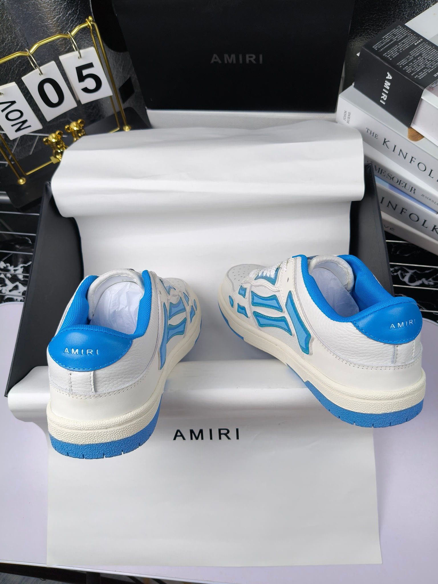 amiri
埃米尔 爆款滑板休闲鞋!
出厂260米兰国际 amiri 2024 早春优秀爆款🔥 代言🔥引领潮流!!
👍面料:原版进口头层磨砂牛皮+进口牛皮
👍内里:原版1:1内里+进口泡棉
👍扣饰:采用原版注塑工艺美观不伤皮面
👍垫脚:专用注塑鞋垫(原版1:1)
👍大底:橡胶+eva 耐磨大底
👍包装:原版全套高贵专柜包装
👍码数:女35-41男39-46