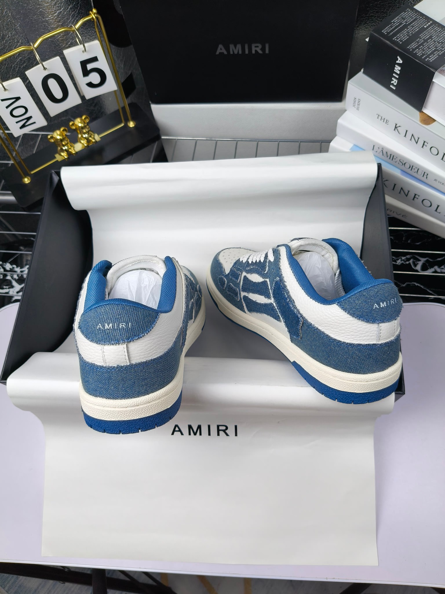 amiri
埃米尔 爆款滑板休闲鞋!
出厂260米兰国际 amiri 2024 早春优秀爆款🔥 代言🔥引领潮流!!
👍面料:原版进口头层磨砂牛皮+进口牛皮
👍内里:原版1:1内里+进口泡棉
👍扣饰:采用原版注塑工艺美观不伤皮面
👍垫脚:专用注塑鞋垫(原版1:1)
👍大底:橡胶+eva 耐磨大底
👍包装:原版全套高贵专柜包装
👍码数:女35-41男39-46