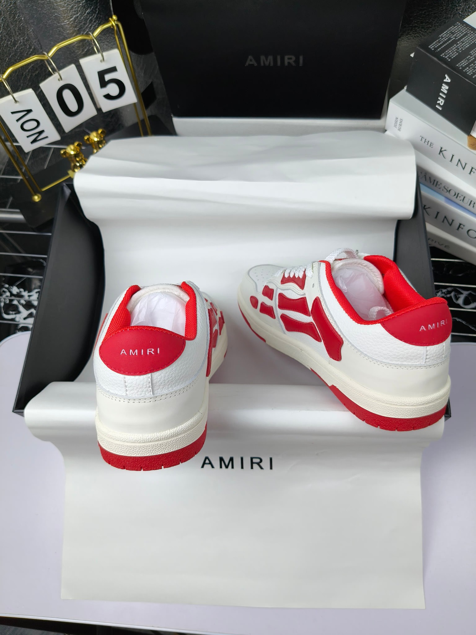 amiri
埃米尔 爆款滑板休闲鞋!
出厂260米兰国际 amiri 2024 早春优秀爆款🔥 代言🔥引领潮流!!
👍面料:原版进口头层磨砂牛皮+进口牛皮
👍内里:原版1:1内里+进口泡棉
👍扣饰:采用原版注塑工艺美观不伤皮面
👍垫脚:专用注塑鞋垫(原版1:1)
👍大底:橡胶+eva 耐磨大底
👍包装:原版全套高贵专柜包装
👍码数:女35-41男39-46