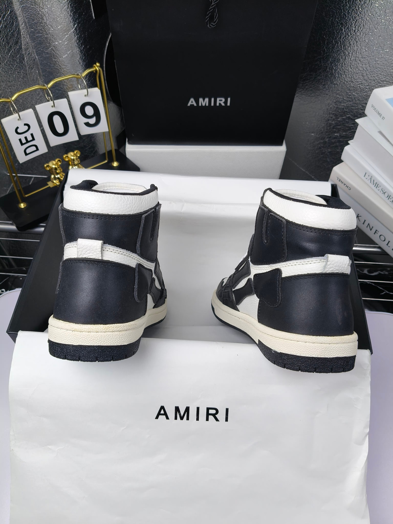 amiri
高帮
埃米尔 爆款滑板休闲鞋! 米兰国际 amiri 2024 早春优秀爆款🔥 代言🔥引领潮流!!
👍面料:原版进口头层磨砂牛皮+进口牛皮
👍内里:原版1:1内里+进口泡棉
👍扣饰:采用原版注塑工艺美观不伤皮面
👍垫脚:专用注塑鞋垫(原版1:1)
👍大底:橡胶+eva 耐磨大底
👍包装:原版全套高贵专柜包装
👍码数:女35-40,男39-45男款46可定制
p280