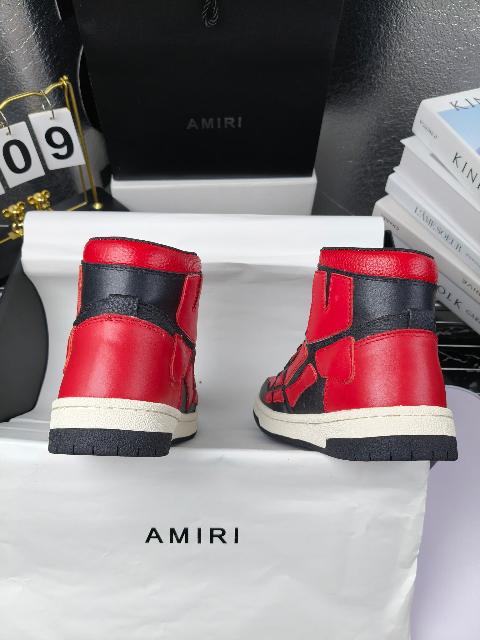 amiri
高帮
埃米尔 爆款滑板休闲鞋! 米兰国际 amiri 2024 早春优秀爆款🔥 代言🔥引领潮流!!
👍面料:原版进口头层磨砂牛皮+进口牛皮
👍内里:原版1:1内里+进口泡棉
👍扣饰:采用原版注塑工艺美观不伤皮面
👍垫脚:专用注塑鞋垫(原版1:1)
👍大底:橡胶+eva 耐磨大底
👍包装:原版全套高贵专柜包装
👍码数:女35-40,男39-45男款46可定制
p280