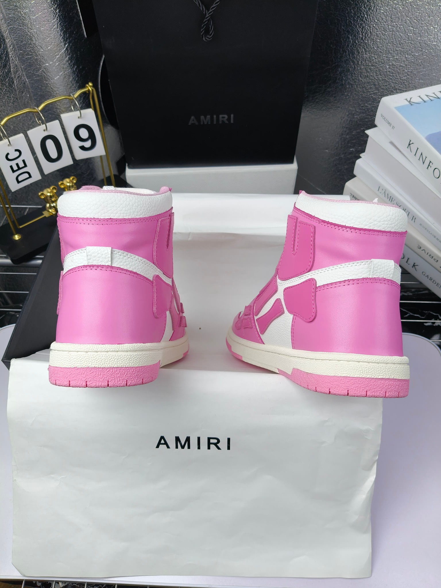amiri
高帮
埃米尔 爆款滑板休闲鞋! 米兰国际 amiri 2024 早春优秀爆款🔥 代言🔥引领潮流!!
👍面料:原版进口头层磨砂牛皮+进口牛皮
👍内里:原版1:1内里+进口泡棉
👍扣饰:采用原版注塑工艺美观不伤皮面
👍垫脚:专用注塑鞋垫(原版1:1)
👍大底:橡胶+eva 耐磨大底
👍包装:原版全套高贵专柜包装
👍码数:女35-40,男39-45男款46可定制
p280