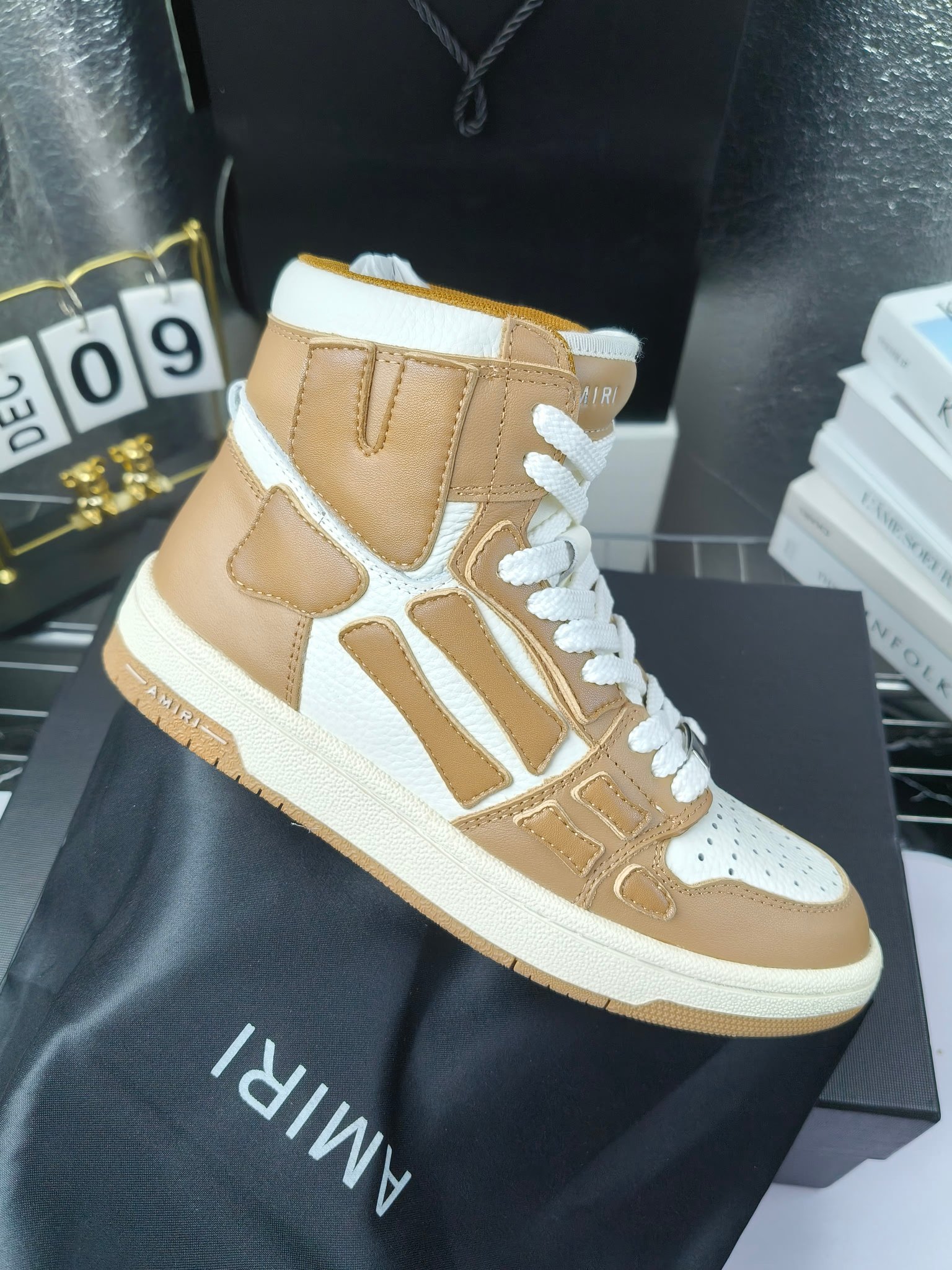 AMIRI
高帮
报单图
所有颜色均有，下单即可做
情侣款35-46