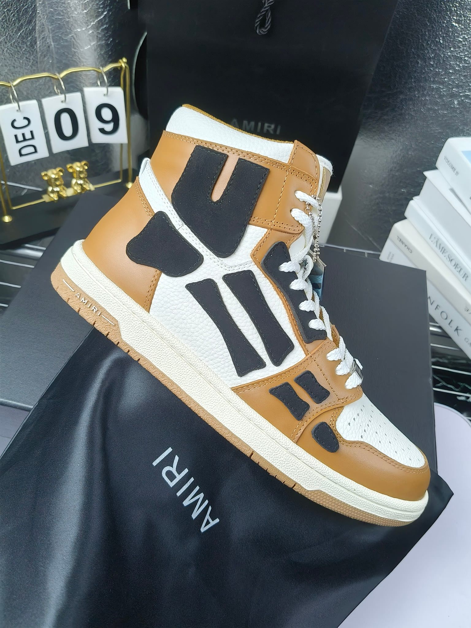 AMIRI
高帮
报单图
所有颜色均有，下单即可做
情侣款35-46