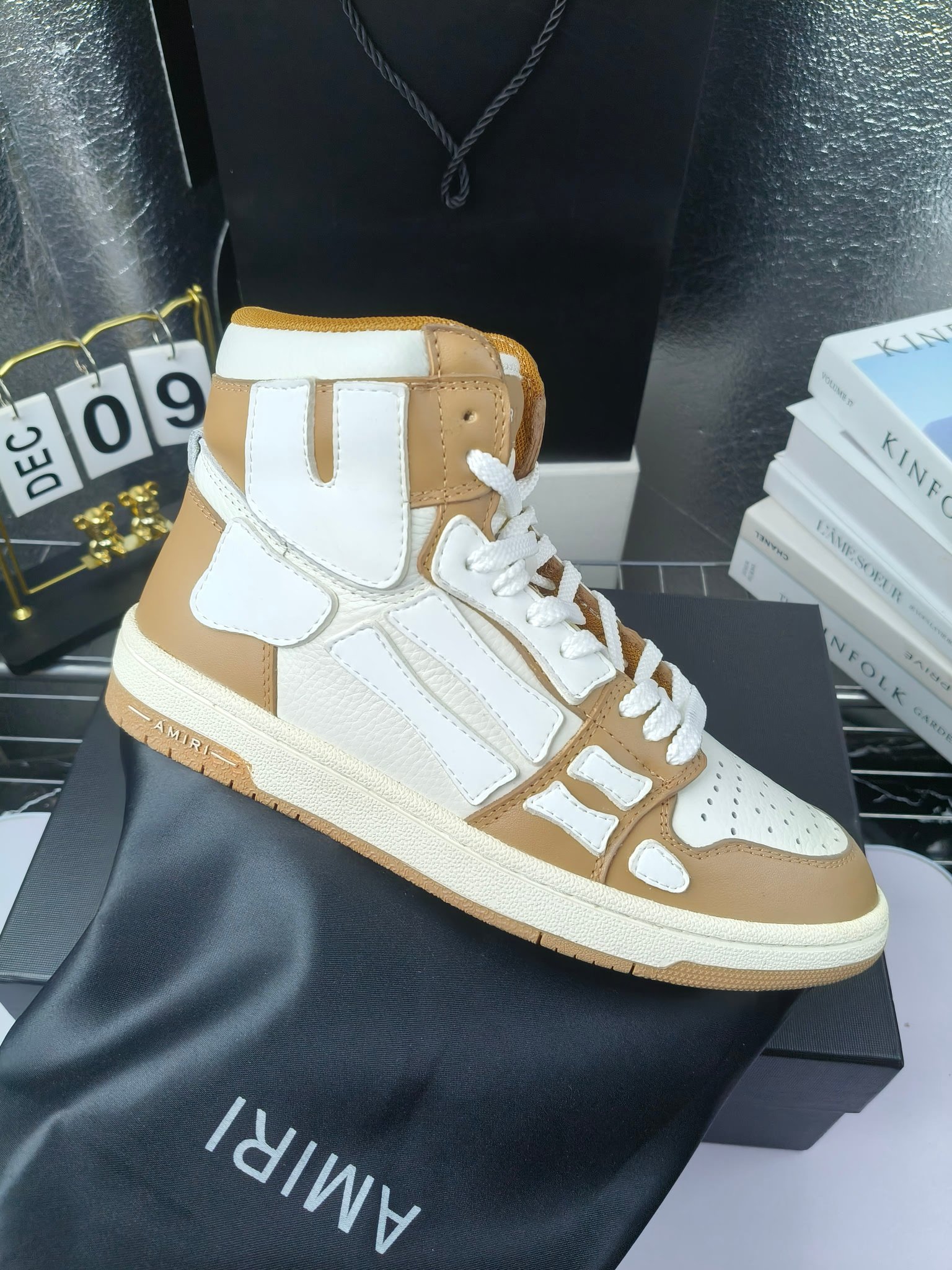 AMIRI
高帮
报单图
所有颜色均有，下单即可做
情侣款35-46