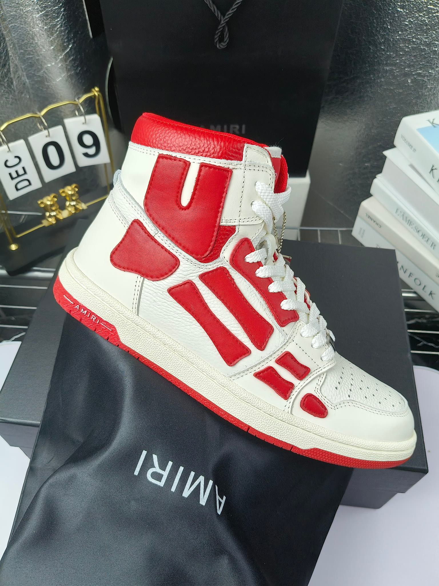 AMIRI
高帮
报单图
所有颜色均有，下单即可做
情侣款35-46