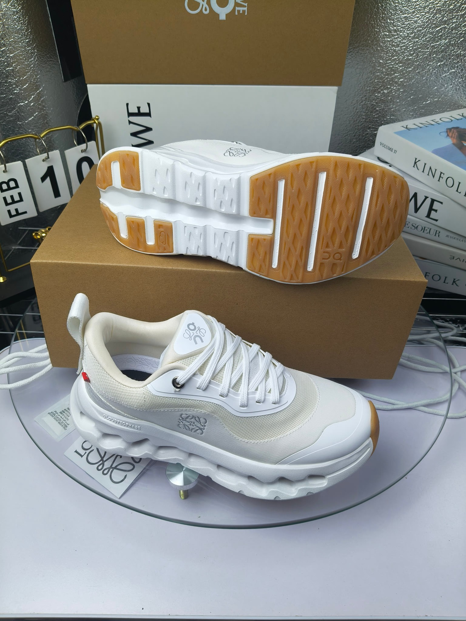x On oudtilt 2.0
昂跑loewe联名
圆头系带生活休闲鞋
广州高品质
cioudtilt2.0跑鞋‼️情侣款
罗意威 xon 昂跑全新合作系列 时尚,品牌与瑞士高性能运动品牌on携手打造的此系列作品专为城市与户外生活而设,充分彰显蕴含可持续理念的科技品质。由再生聚酯纤维和网眼布制成,采用独家橡胶鞋底,鞋侧印有loewe罗意威经典logo,饰有全覆盖贴缝细节。此次合作,将on昂跑专业技术和loewe罗意威的精湛工艺结合,运用在的制作和设计中,专为城市生活和户外运动打造。
码数:女35-41(女41定做)
:男39-45(男38.45定做)