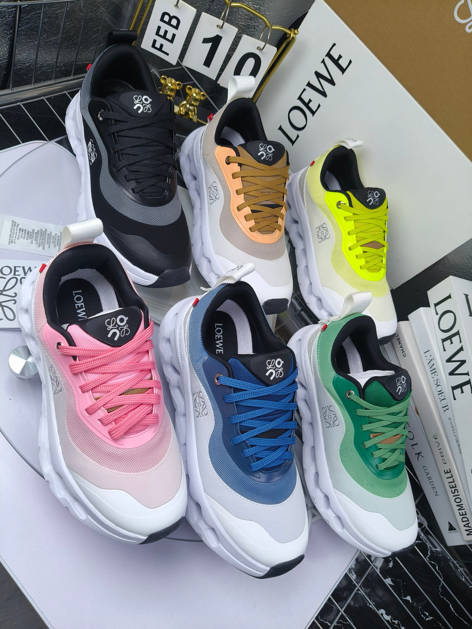 x On oudtilt 2.0
昂跑loewe联名
圆头系带生活休闲鞋
广州高品质
cioudtilt2.0跑鞋‼️情侣款
罗意威 xon 昂跑全新合作系列 时尚,品牌与瑞士高性能运动品牌on携手打造的此系列作品专为城市与户外生活而设,充分彰显蕴含可持续理念的科技品质。由再生聚酯纤维和网眼布制成,采用独家橡胶鞋底,鞋侧印有loewe罗意威经典logo,饰有全覆盖贴缝细节。此次合作,将on昂跑专业技术和loewe罗意威的精湛工艺结合,运用在的制作和设计中,专为城市生活和户外运动打造。
码数:女35-41(女41定做)
:男39-45(男38.45定做)