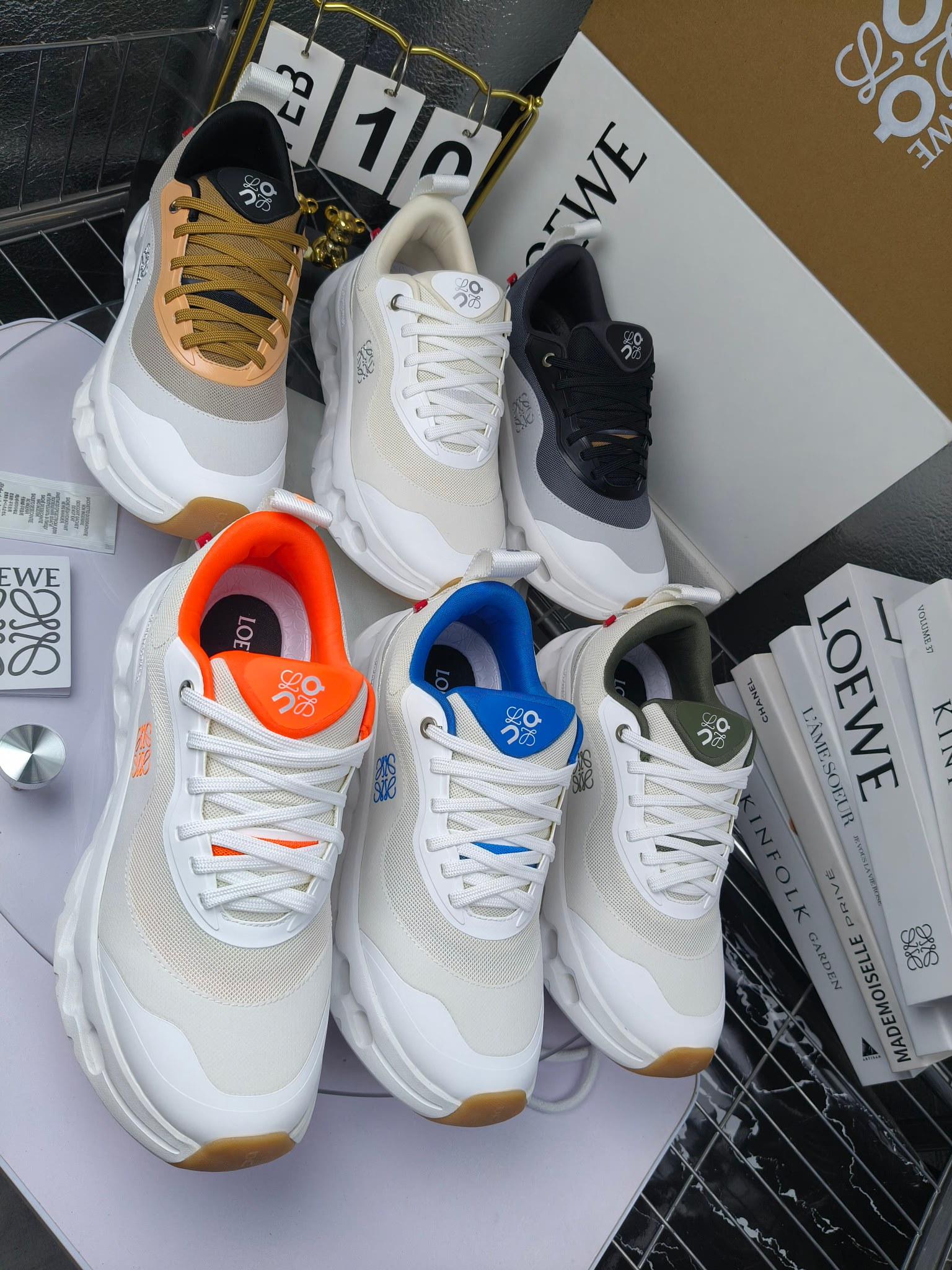x On oudtilt 2.0
昂跑loewe联名
圆头系带生活休闲鞋
广州高品质
cioudtilt2.0跑鞋‼️情侣款
罗意威 xon 昂跑全新合作系列 时尚,品牌与瑞士高性能运动品牌on携手打造的此系列作品专为城市与户外生活而设,充分彰显蕴含可持续理念的科技品质。由再生聚酯纤维和网眼布制成,采用独家橡胶鞋底,鞋侧印有loewe罗意威经典logo,饰有全覆盖贴缝细节。此次合作,将on昂跑专业技术和loewe罗意威的精湛工艺结合,运用在的制作和设计中,专为城市生活和户外运动打造。
码数:女35-41(女41定做)
:男39-45(男38.45定做)