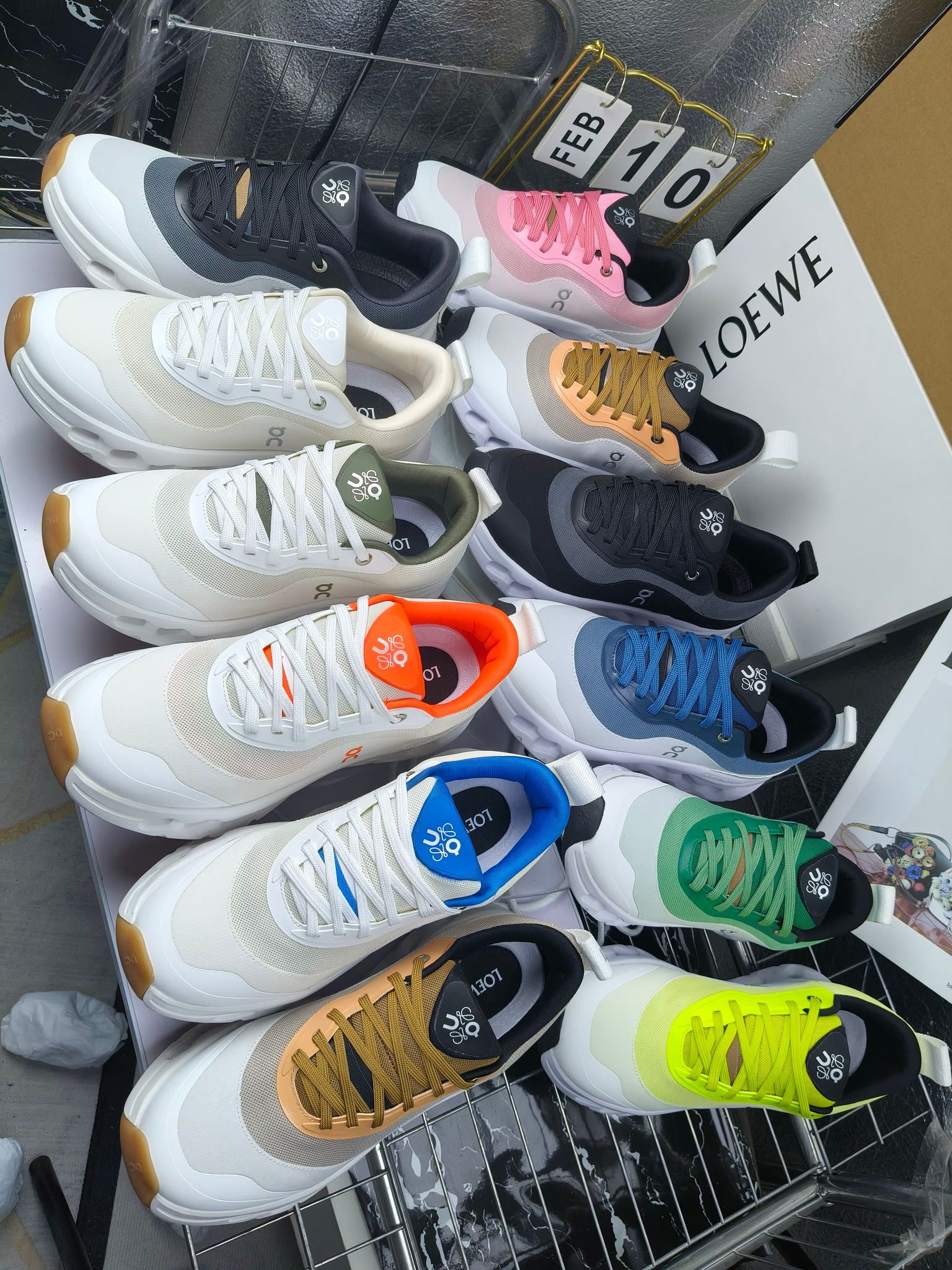 NO:238163,x On oudtilt 2.0 Anpa loewe collaborated round-toe lace-up life casual shoes Guangzhou high-quality cioudtilt 2.0 running shoes couples Loewe xon Anpa new collaboration series Fashion, the brand and Swiss high-performance sports brand On this series are designed for urban and outdoor life, fully demonstrating the technological quality that contains sustainable concepts. Made of recycled polyester fiber and mesh cloth, it uses exclusive rubber sole, and the shoe is printed with loewe Loewe classic logo on the side, decorated with full coverage seam details. This cooperation combines On oudtilt professional technology and loewe Loewe's exquisite craftsmanship, used in the production and design, specially designed for urban life and outdoor sports. Size 35-41 for women (customized for women 41)  Male 39-45 (male 38.45 customized), casual shoes/sports shoes, loewe, loewe, sneakers19860909x On oudtilt 2.0 昂跑loewe联名 圆头系带生活休闲鞋 广州高品质 cioudtilt2.0跑鞋情侣款 罗意威 xon 昂跑全新合作系列 时尚,品牌与瑞士高性能运动品牌on携手打造的此系列作品专为城市与户外生活而设,充分彰显蕴含可持续理念的科技品质.由再生聚酯纤维和网眼布制成,采用独家橡胶鞋底,鞋侧印有loewe罗意威经典logo,饰有全覆盖贴缝细节.此次合作,将on昂跑专业技术和loewe罗意威的精湛工艺结合,运用在的制作和设计中,专为城市生活和户外运动打造. 码数女35-41（女41定做）  男39-45（男38.45定做）,休闲鞋/运动鞋,loewe,loewe,sneakers,Women's Shoes