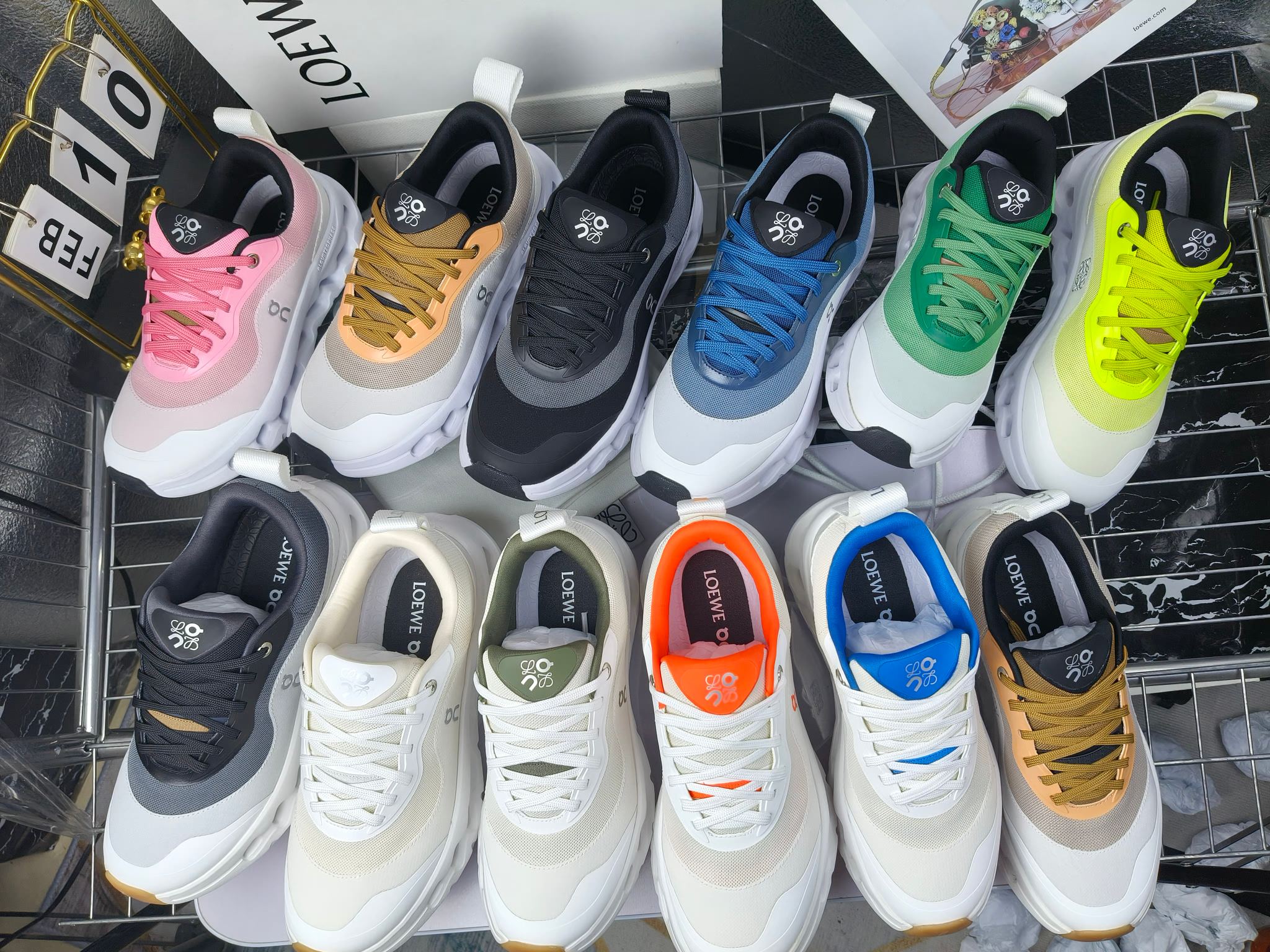 x On oudtilt 2.0
昂跑loewe联名
圆头系带生活休闲鞋
广州高品质
cioudtilt2.0跑鞋‼️情侣款
罗意威 xon 昂跑全新合作系列 时尚,品牌与瑞士高性能运动品牌on携手打造的此系列作品专为城市与户外生活而设,充分彰显蕴含可持续理念的科技品质。由再生聚酯纤维和网眼布制成,采用独家橡胶鞋底,鞋侧印有loewe罗意威经典logo,饰有全覆盖贴缝细节。此次合作,将on昂跑专业技术和loewe罗意威的精湛工艺结合,运用在的制作和设计中,专为城市生活和户外运动打造。
码数:女35-41(女41定做)
:男39-45(男38.45定做)