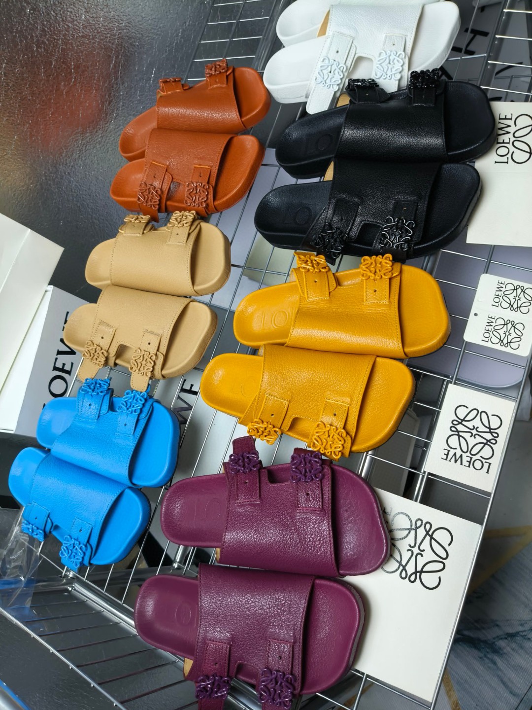 欢迎合作，LOEWE    AMIRI全系列工厂
添加工厂接单微信合作共赢
