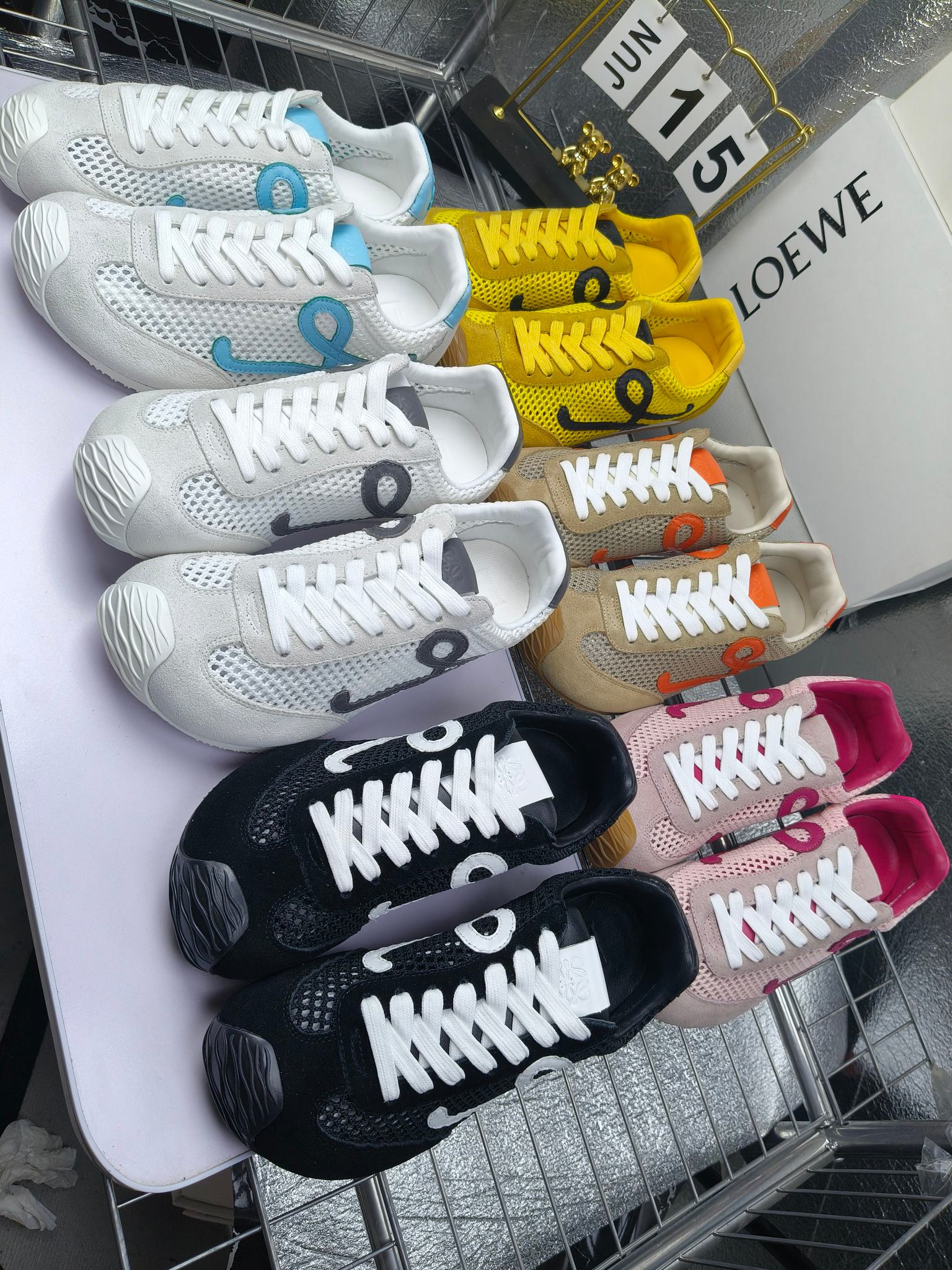 NO:415252,Loewe Casual Shoes 25ss Latest Mesh Ballet Sports Shoes Desport Shoes New Color Retro Series Running Shoes Baby who was planted by his family before. Don’t miss this style. A new color combination that is light and comfortable. Super suitable for spring and summer outfits. The most special thing is its sole, the whole piece of sole runs through the toe, sole, and tail of the shoe. The obvious logo on the side. A super low-key sneaker. Calfskin spliced ​​nylon cloth suede. The inner soft sheepskin. Outsole. Two-color combination rubber outsole. Size 35-46 (couple style), casual shoes/sports shoes, loewe, loewe, sneakers, cowhide, sheepskin, chamois leather.19860909Loewe 罗意威 休闲鞋 25ss 最新 网面 芭蕾舞 运动鞋 德训鞋 出 全新配色复古系列跑鞋 之前被他家种草的宝宝.这次的款式千万不要错过.轻便舒适的全新颜色搭配.超级适合春夏穿搭 最特别的是它的大底,整片大底贯穿鞋头、鞋底、鞋尾 侧面明显的Logo 超低调的一款运动鞋 鞋面小牛皮拼接尼龙布麂皮 内里进口柔软绵羊皮 大底双色组合橡胶大底 码数35-46（情侣款 ),休闲鞋/运动鞋,loewe,loewe,sneakers,cowhide,sheepskin,chamois leather,Women's Shoes