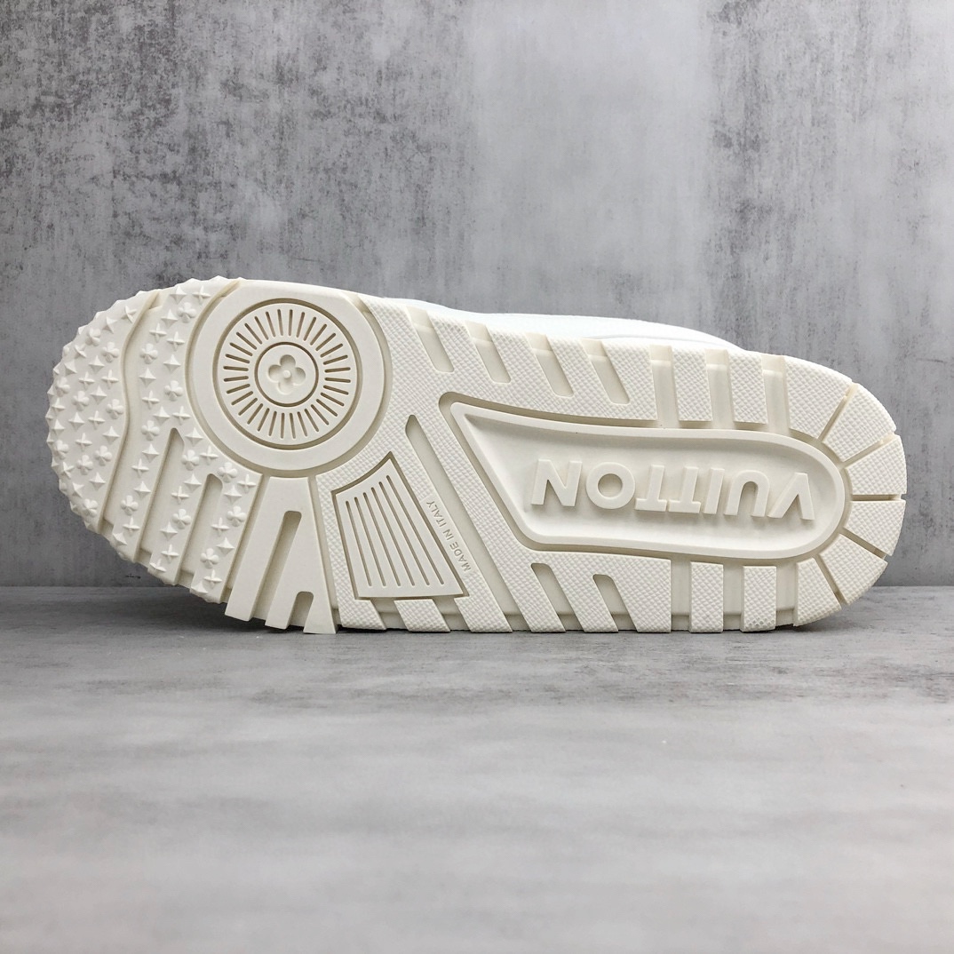 Louis Vuitton 新款上架 Loui* Vuitto* 24ss走秀款 胖丁Trainer 面包鞋 DIY串珠 这双“变胖”了的Trainer备受瞩目 立体饱满的彩色鞋身
