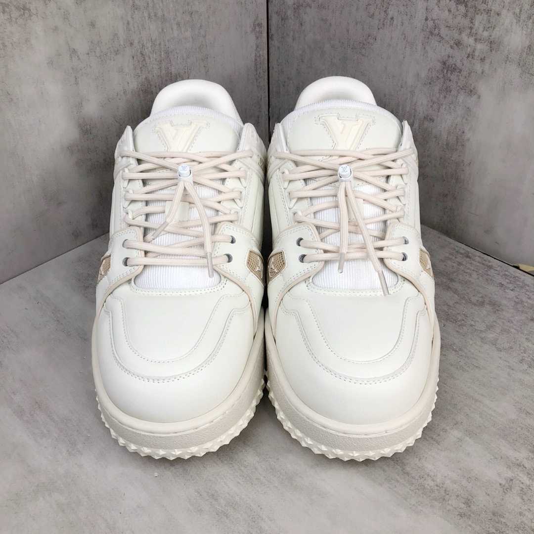 Louis Vuitton 新款上架 Loui* Vuitto* 24ss走秀款 胖丁Trainer 面包鞋 DIY串珠 这双“变胖”了的Trainer备受瞩目 立体饱满的彩色鞋身