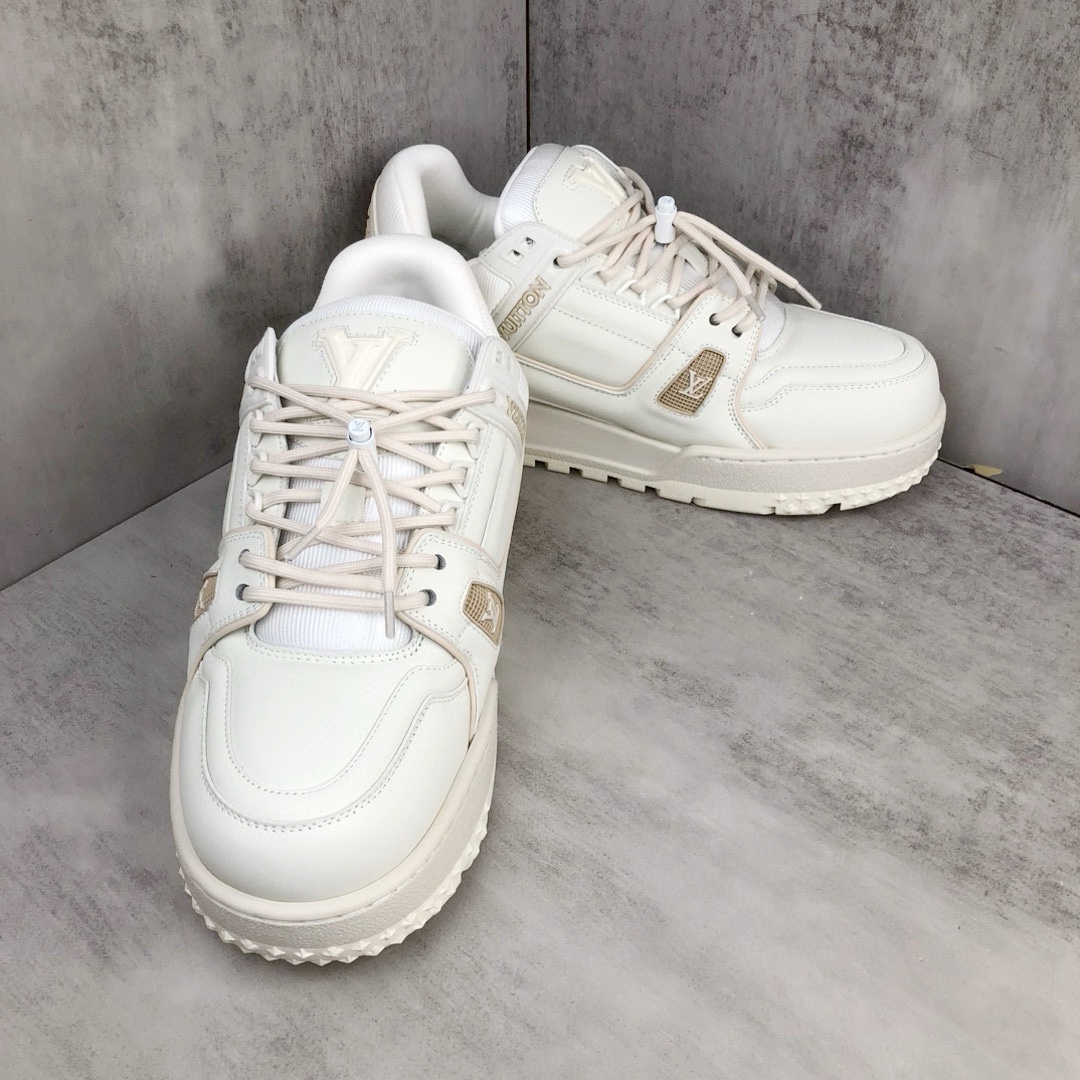 Louis Vuitton 新款上架 Loui* Vuitto* 24ss走秀款 胖丁Trainer 面包鞋 DIY串珠 这双“变胖”了的Trainer备受瞩目 立体饱满的彩色鞋身
