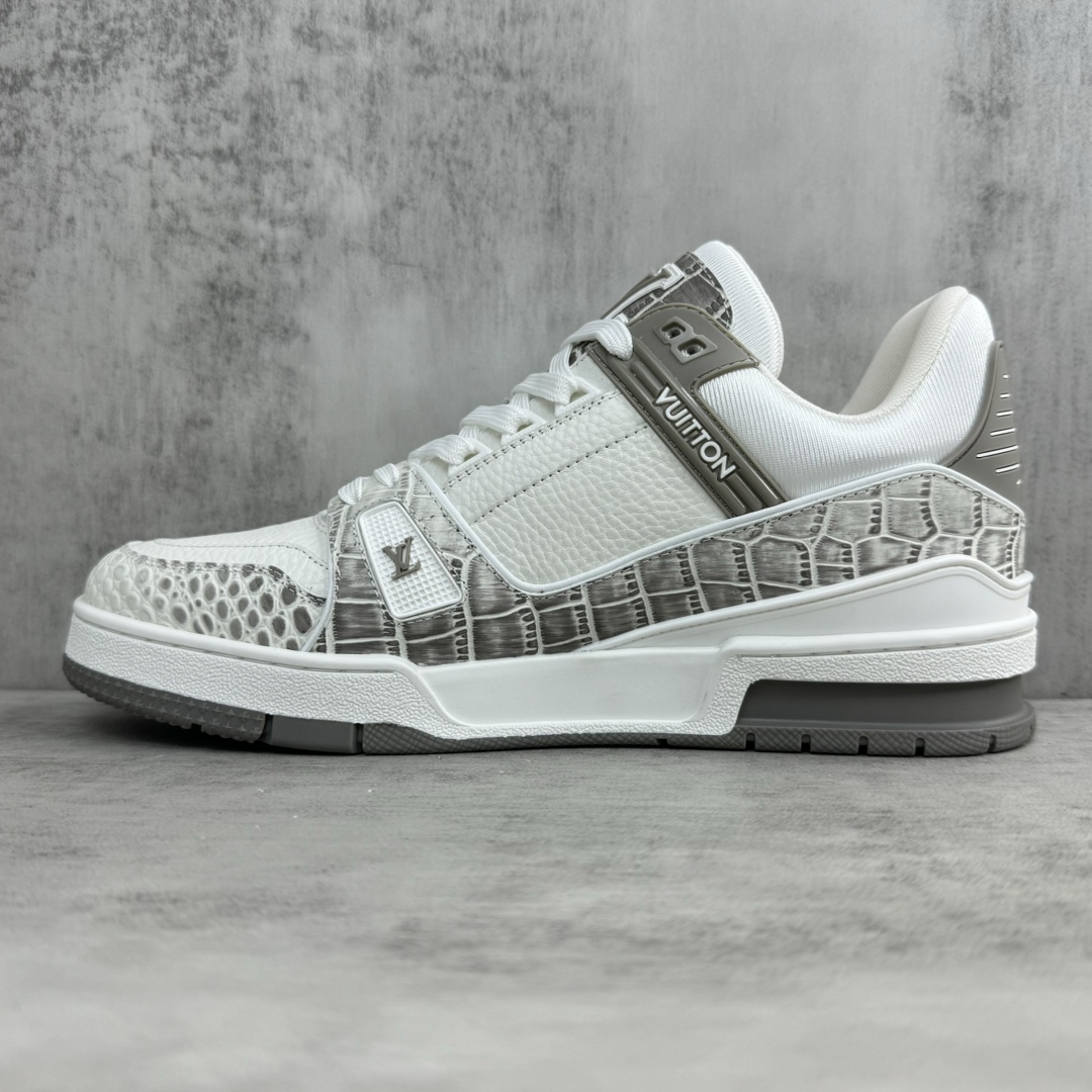 Louis Vuitton 新款上架 2064 Louis*Vuitto* LV Trainer 最新款 喜马拉雅 大底和面料私模 绝对下血本费心思的一款鞋子 自Vifgil到来之后而设计的这一系列 每一季度都深受众多粉丝的青睐 TPU 大底 包装