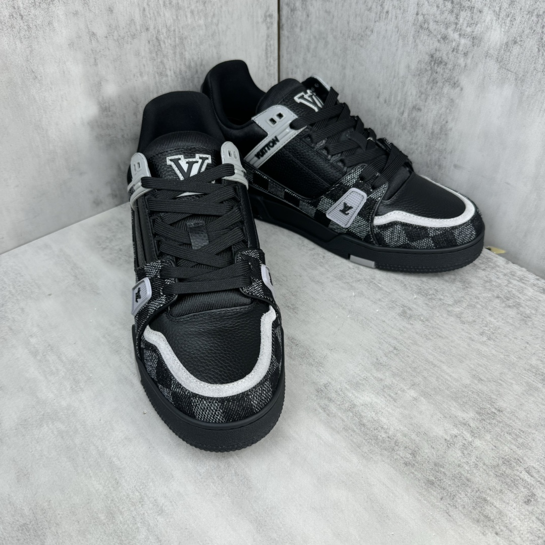 Louis Vuitton 新款上架 正确版 2024 Louis*Vuitto* LV Trainer 最新款 大底和面料私模 绝对下血本费心思的一款鞋子 自Vifgil到来之后而设计的这一系列 每一季度都深受众多粉丝的青睐 TPU 大底 包装
