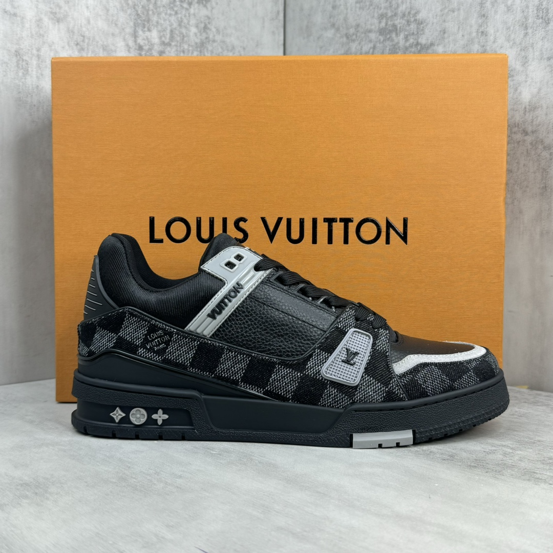 Louis Vuitton 新款上架 正确版 2024 Louis*Vuitto* LV Trainer 最新款 大底和面料私模 绝对下血本费心思的一款鞋子 自Vifgil到来之后而设计的这一系列 每一季度都深受众多粉丝的青睐 TPU 大底 包装