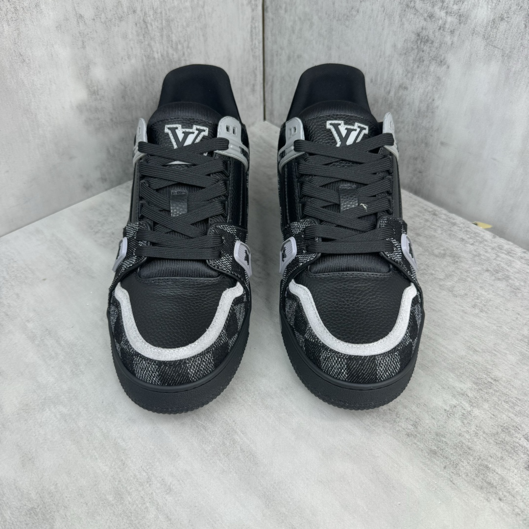 Louis Vuitton 新款上架 正确版 2024 Louis*Vuitto* LV Trainer 最新款 大底和面料私模 绝对下血本费心思的一款鞋子 自Vifgil到来之后而设计的这一系列 每一季度都深受众多粉丝的青睐 TPU 大底 包装