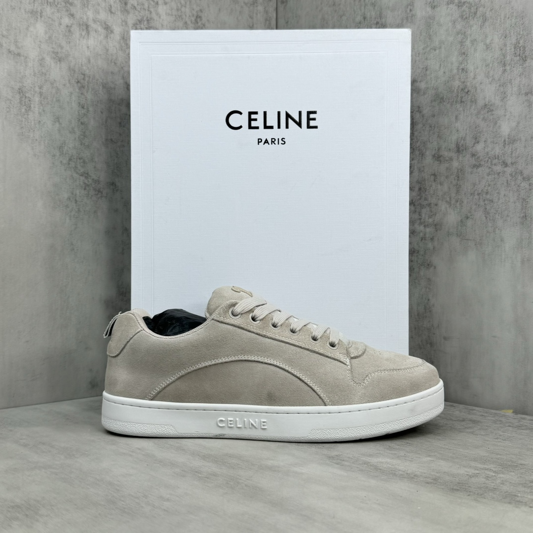 Celine 新款上架 CELINE塞林春夏走秀TRAINER厚底系列运动鞋 这一季运动休闲鞋无论从楦型的轮廓的拼接都让人耳目一新 前后品牌LOGO相呼应 大底边位明显Celine字母点缀 无不彰显品牌元素 鞋面高光丝牛绒 TPU私模大底 男38-45 女41男45定做不退换
