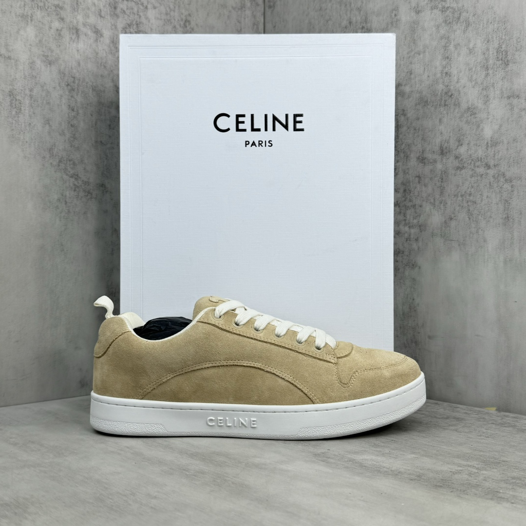 Celine 新款上架 CELINE塞林春夏走秀TRAINER厚底系列运动鞋 这一季运动休闲鞋无论从楦型的轮廓的拼接都让人耳目一新 前后品牌LOGO相呼应 大底边位明显Celine字母点缀 无不彰显品牌元素 鞋面高光丝牛绒 TPU私模大底 男38-45 女41男45定做不退换