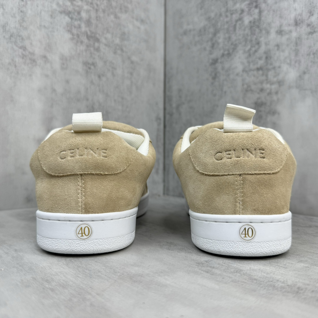 Celine 新款上架 CELINE塞林春夏走秀TRAINER厚底系列运动鞋 这一季运动休闲鞋无论从楦型的轮廓的拼接都让人耳目一新 前后品牌LOGO相呼应 大底边位明显Celine字母点缀 无不彰显品牌元素 鞋面高光丝牛绒 TPU私模大底 男38-45 女41男45定做不退换