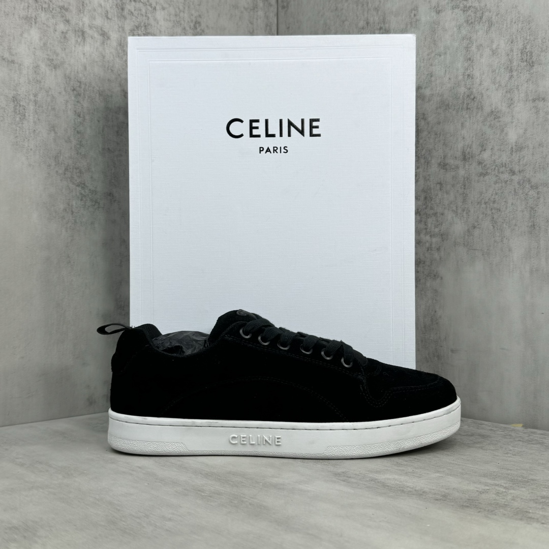 Celine 新款上架 CELINE塞林春夏走秀TRAINER厚底系列运动鞋 这一季运动休闲鞋无论从楦型的轮廓的拼接都让人耳目一新 前后品牌LOGO相呼应 大底边位明显Celine字母点缀 无不彰显品牌元素 鞋面高光丝牛绒 TPU私模大底 男38-45 女41男45定做不退换