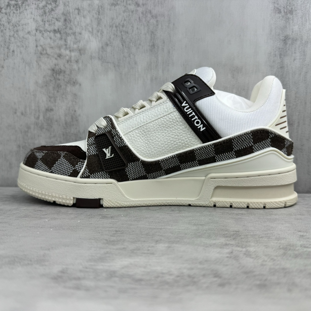 Louis Vuitton 新款上架 2084 Louis*Vuitto* LV Trainer 最新款 大底和面料私模 绝对下血本费心思的一款鞋子 自Vifgil到来之后而设计的这一系列 每一季度都深受众多粉丝的青睐 TPU 大底 包装