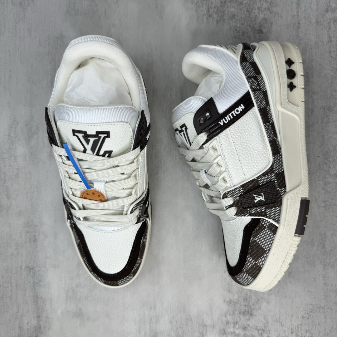 Louis Vuitton 新款上架 2084 Louis*Vuitto* LV Trainer 最新款 大底和面料私模 绝对下血本费心思的一款鞋子 自Vifgil到来之后而设计的这一系列 每一季度都深受众多粉丝的青睐 TPU 大底 包装