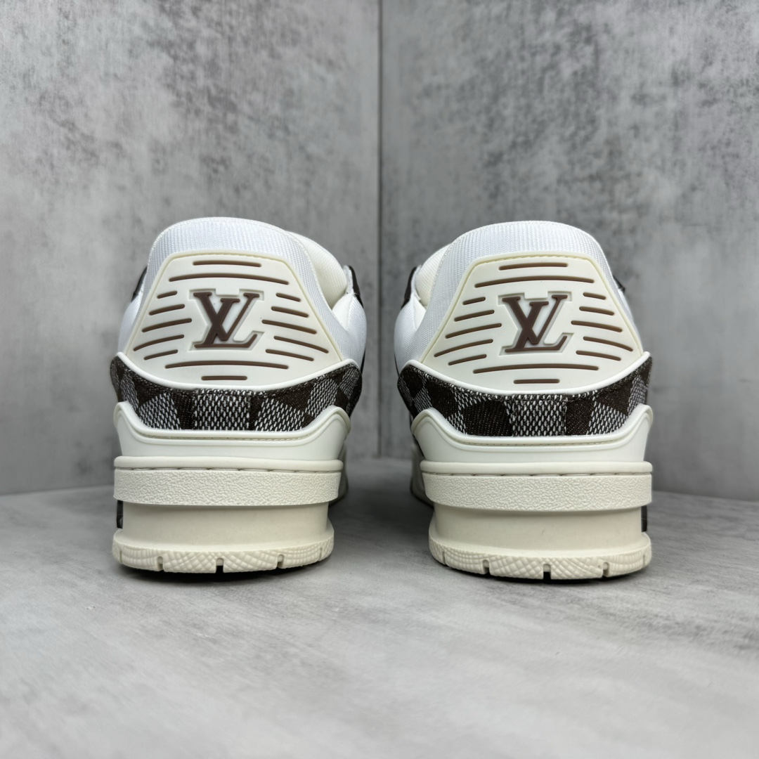 Louis Vuitton 新款上架 2084 Louis*Vuitto* LV Trainer 最新款 大底和面料私模 绝对下血本费心思的一款鞋子 自Vifgil到来之后而设计的这一系列 每一季度都深受众多粉丝的青睐 TPU 大底 包装