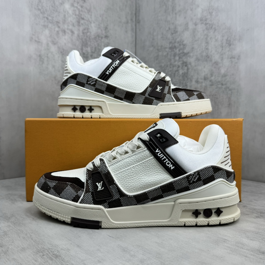 Louis Vuitton 新款上架 2084 Louis*Vuitto* LV Trainer 最新款 大底和面料私模 绝对下血本费心思的一款鞋子 自Vifgil到来之后而设计的这一系列 每一季度都深受众多粉丝的青睐 TPU 大底 包装