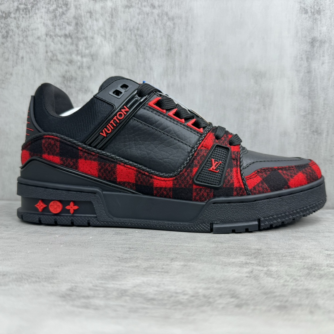 Louis Vuitton 新款上架 2084 Louis*Vuitto* LV Trainer 最新款 大底和面料私模 绝对下血本费心思的一款鞋子 自Vifgil到来之后而设计的这一系列 每一季度都深受众多粉丝的青睐 TPU 大底 包装