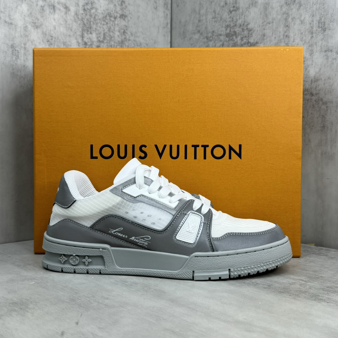 Louis Vuitton 新款上架 2024 Louis*Vuitto* LV Trainer 最新款 大底和面料私模 绝对下血本费心思的一款鞋子 自Vifgil到来之后而设计的这一系列 每一季度都深受众多粉丝的青睐 TPU 大底 包装