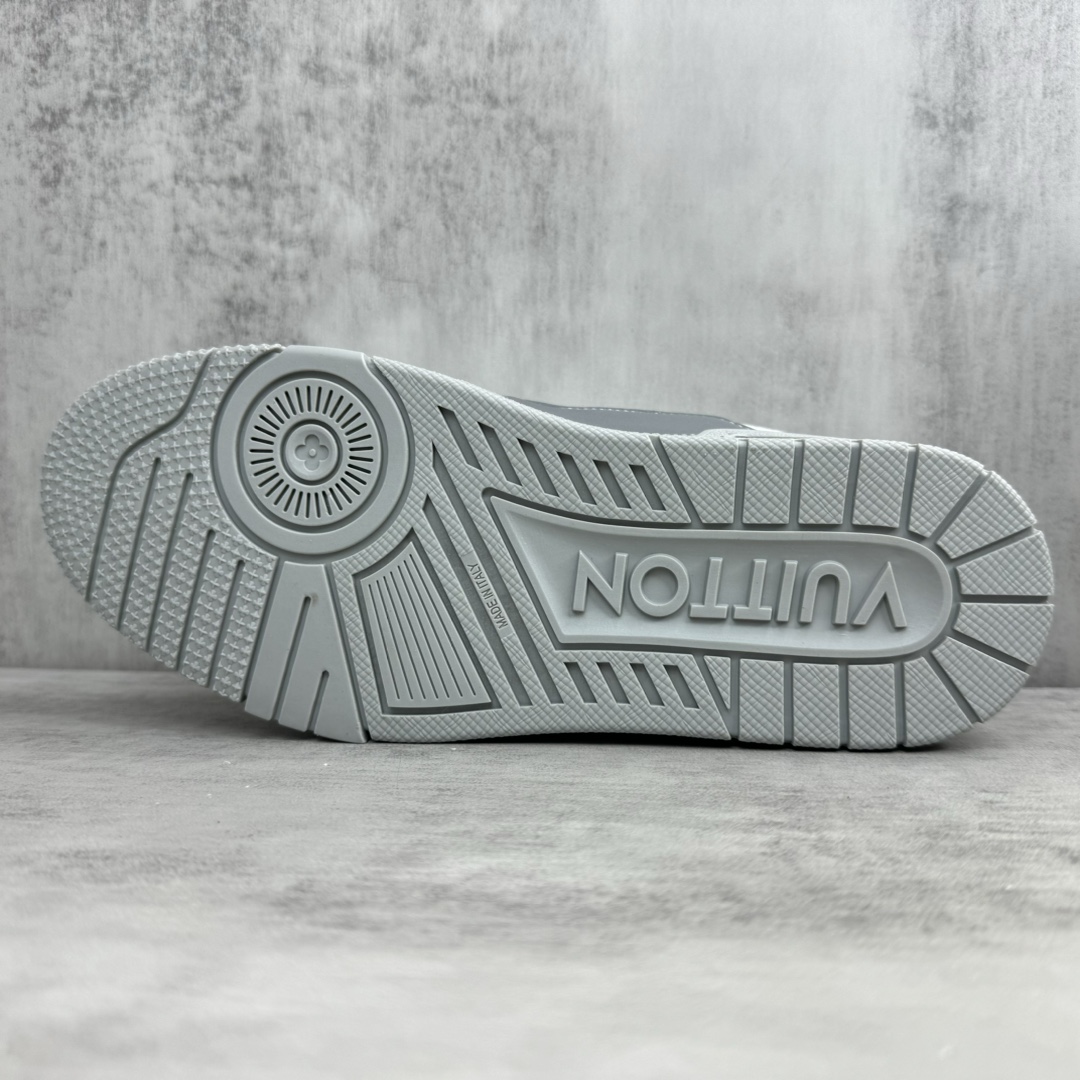 Louis Vuitton 新款上架 2024 Louis*Vuitto* LV Trainer 最新款 大底和面料私模 绝对下血本费心思的一款鞋子 自Vifgil到来之后而设计的这一系列 每一季度都深受众多粉丝的青睐 TPU 大底 包装