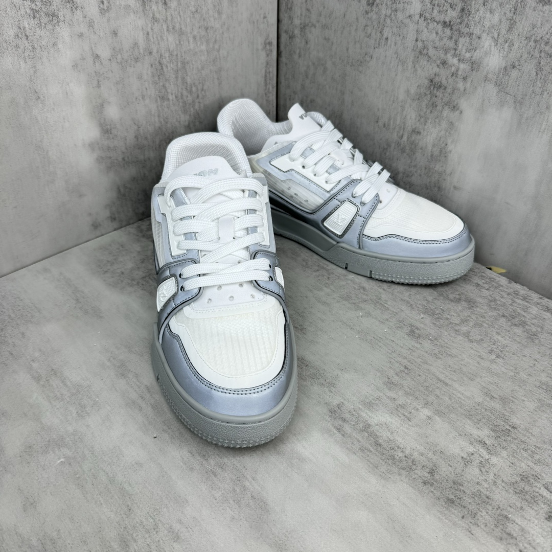 Louis Vuitton 新款上架 2024 Louis*Vuitto* LV Trainer 最新款 大底和面料私模 绝对下血本费心思的一款鞋子 自Vifgil到来之后而设计的这一系列 每一季度都深受众多粉丝的青睐 TPU 大底 包装