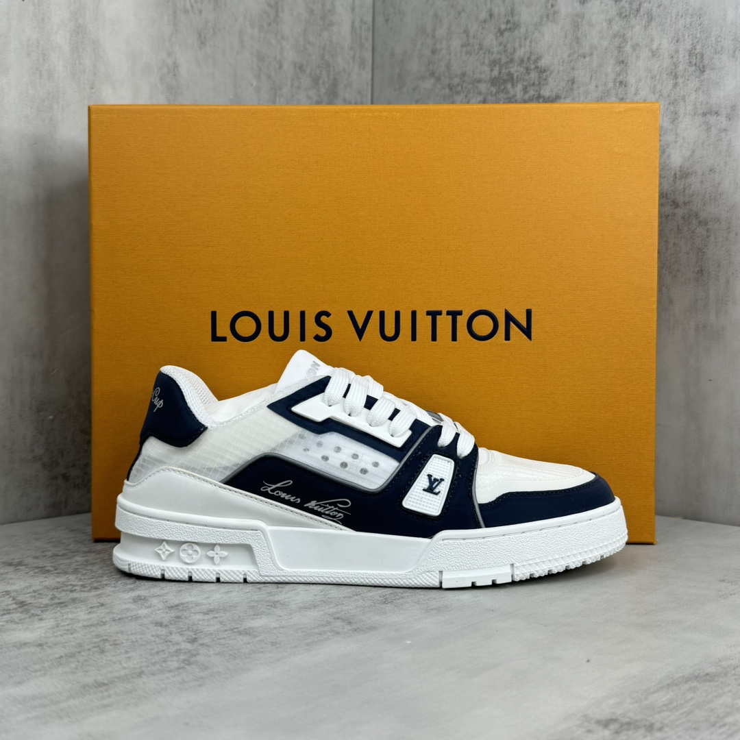 Louis Vuitton 新款上架 2084 Louis*Vuitto* LV Trainer 最新款 大底和面料私模 绝对下血本费心思的一款鞋子 自Vifgil到来之后而设计的这一系列 每一季度都深受众多粉丝的青睐 TPU 大底 包装