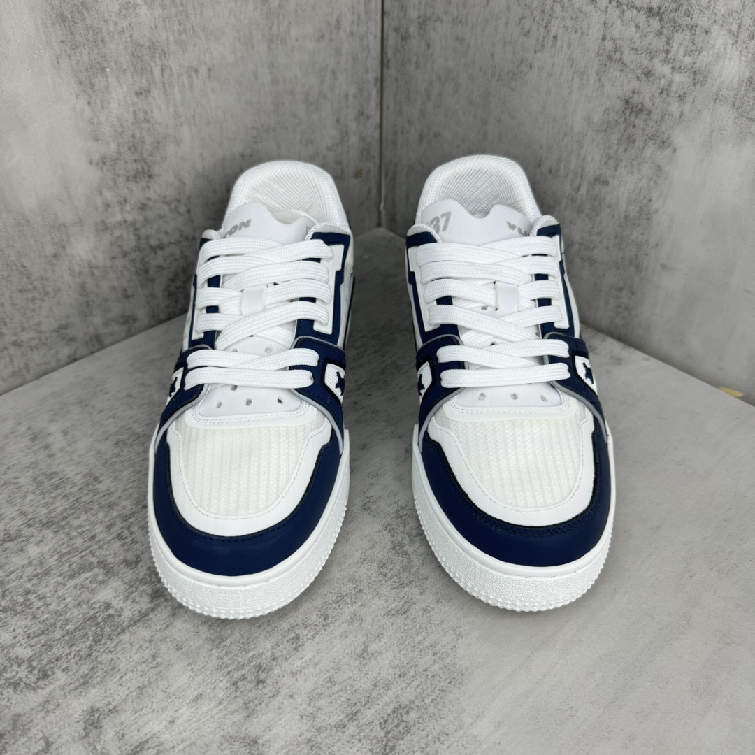 Louis Vuitton 新款上架 2084 Louis*Vuitto* LV Trainer 最新款 大底和面料私模 绝对下血本费心思的一款鞋子 自Vifgil到来之后而设计的这一系列 每一季度都深受众多粉丝的青睐 TPU 大底 包装