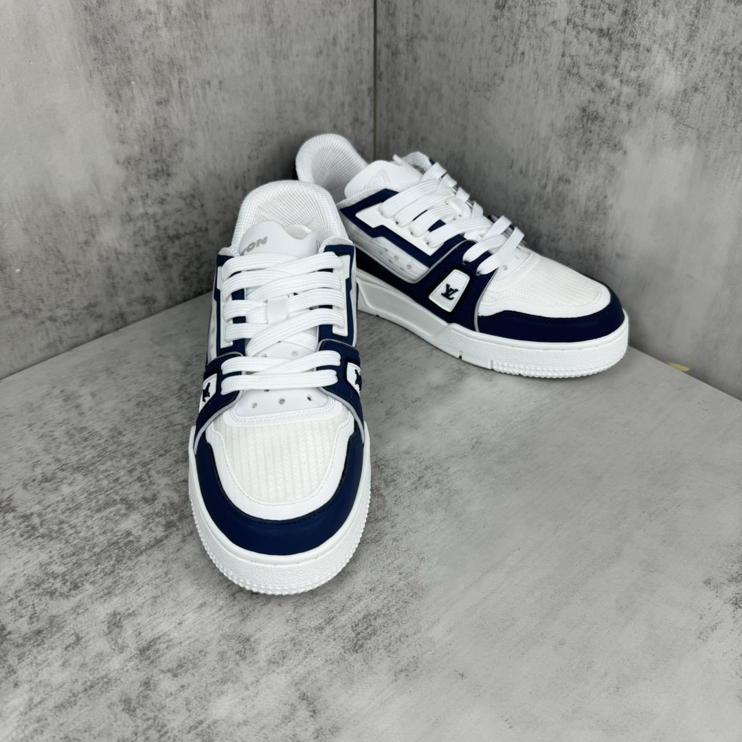 Louis Vuitton 新款上架 2084 Louis*Vuitto* LV Trainer 最新款 大底和面料私模 绝对下血本费心思的一款鞋子 自Vifgil到来之后而设计的这一系列 每一季度都深受众多粉丝的青睐 TPU 大底 包装