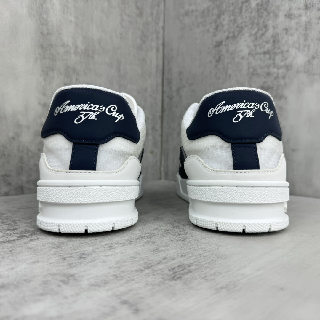 Louis Vuitton 新款上架 2084 Louis*Vuitto* LV Trainer 最新款 大底和面料私模 绝对下血本费心思的一款鞋子 自Vifgil到来之后而设计的这一系列 每一季度都深受众多粉丝的青睐 TPU 大底 包装